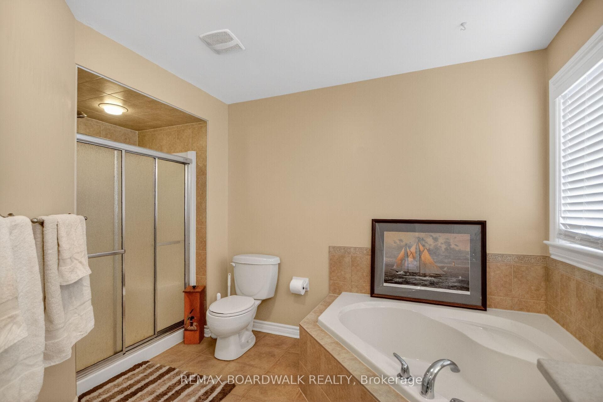 Ensuite Bath w/separate shower