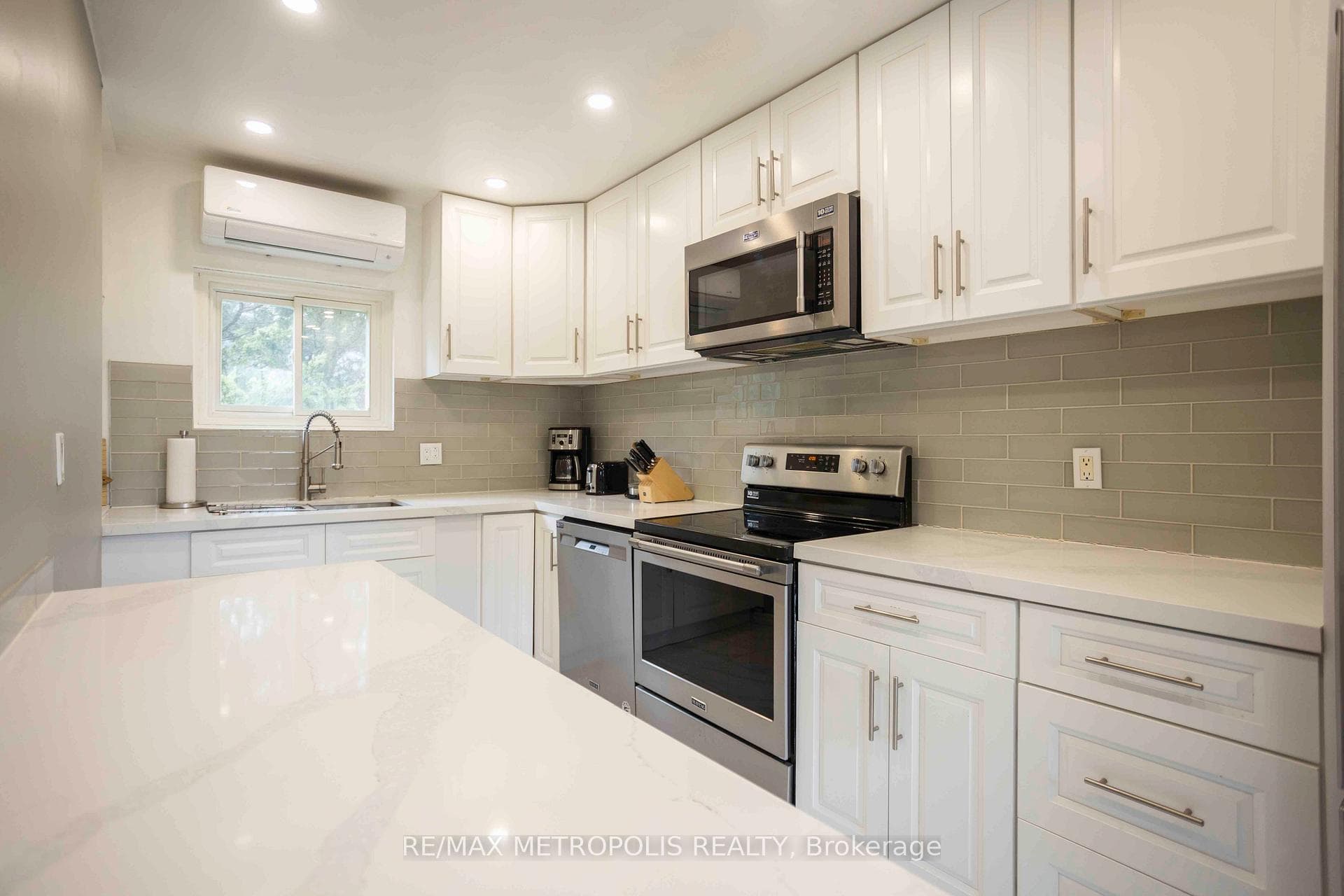 56 Georgian Manor Drive photo 16