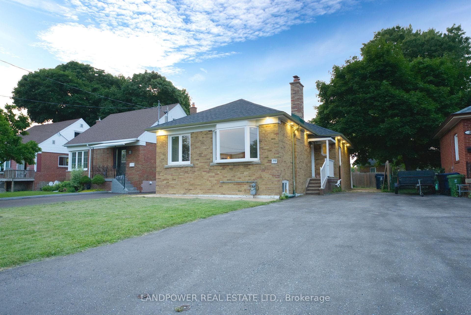 24 Dewey Drive photo 1