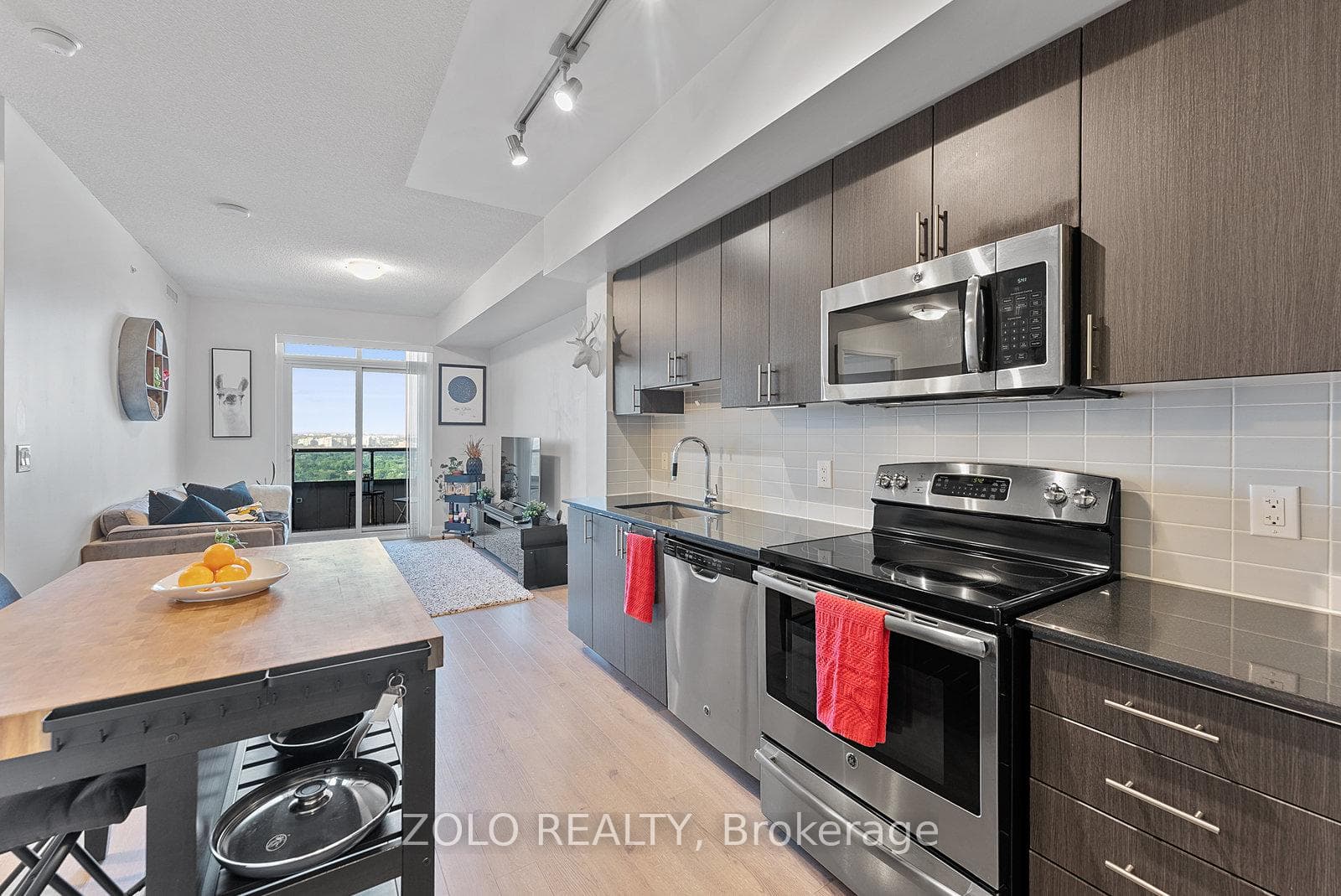 7171 Yonge Street Unit 1603 photo 6