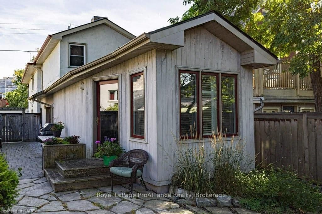 64 WELLINGTON Street photo 37