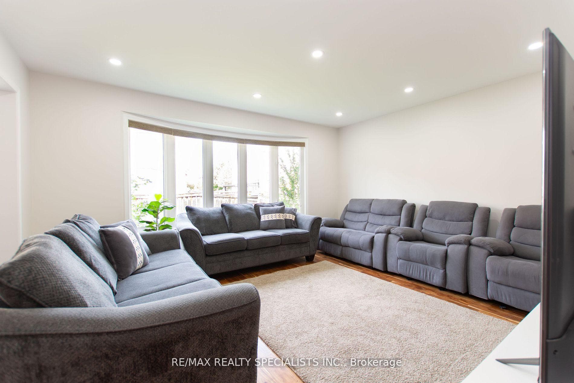 929 Philbrook Drive photo 8