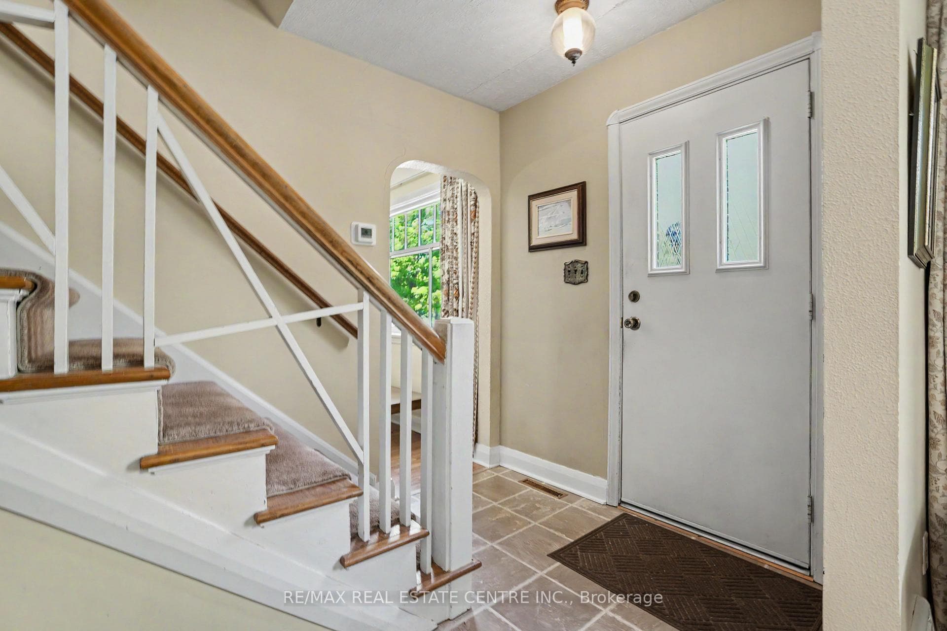 2068 Wellington Avenue photo 4