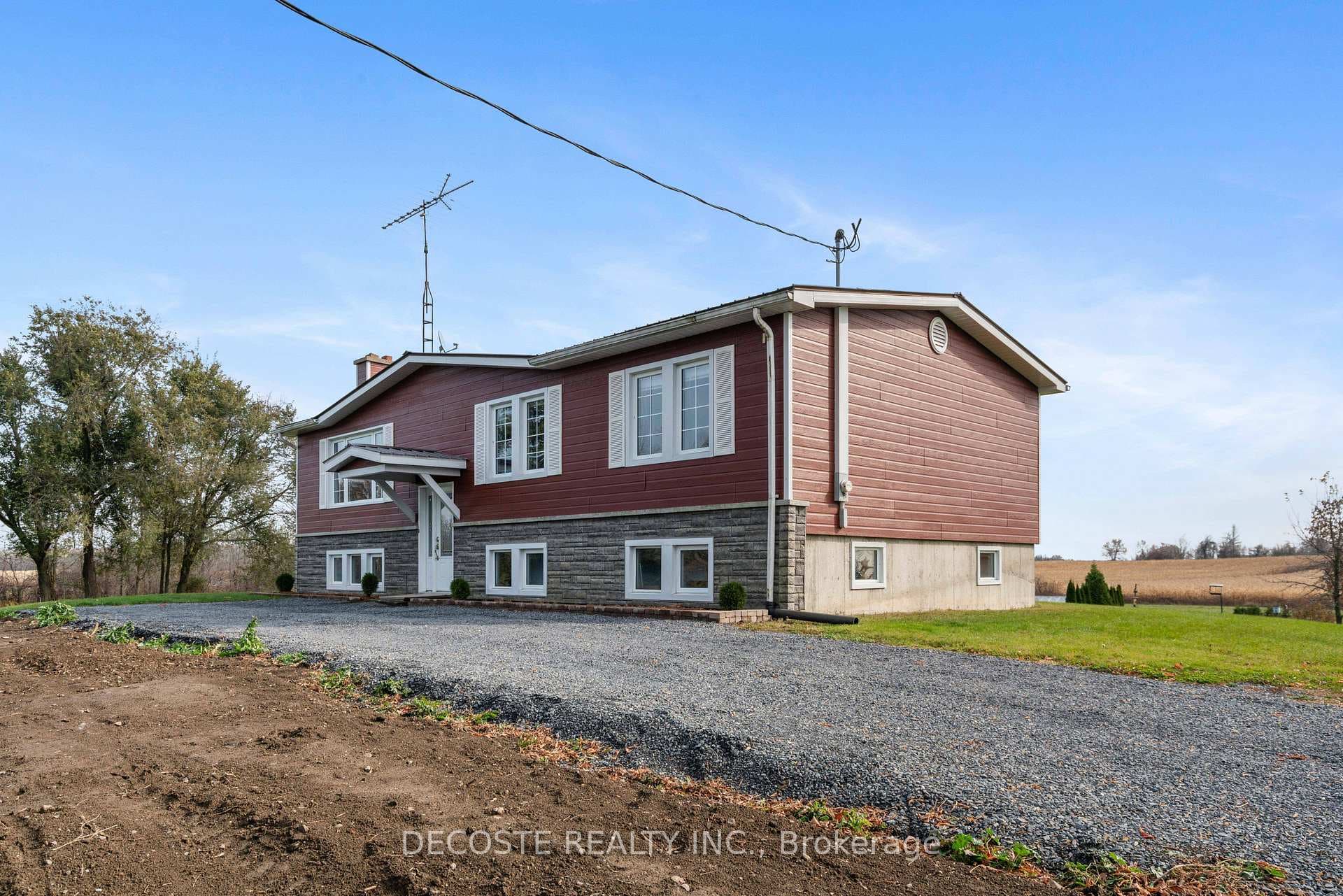 21230 Concession 6 Road photo 2