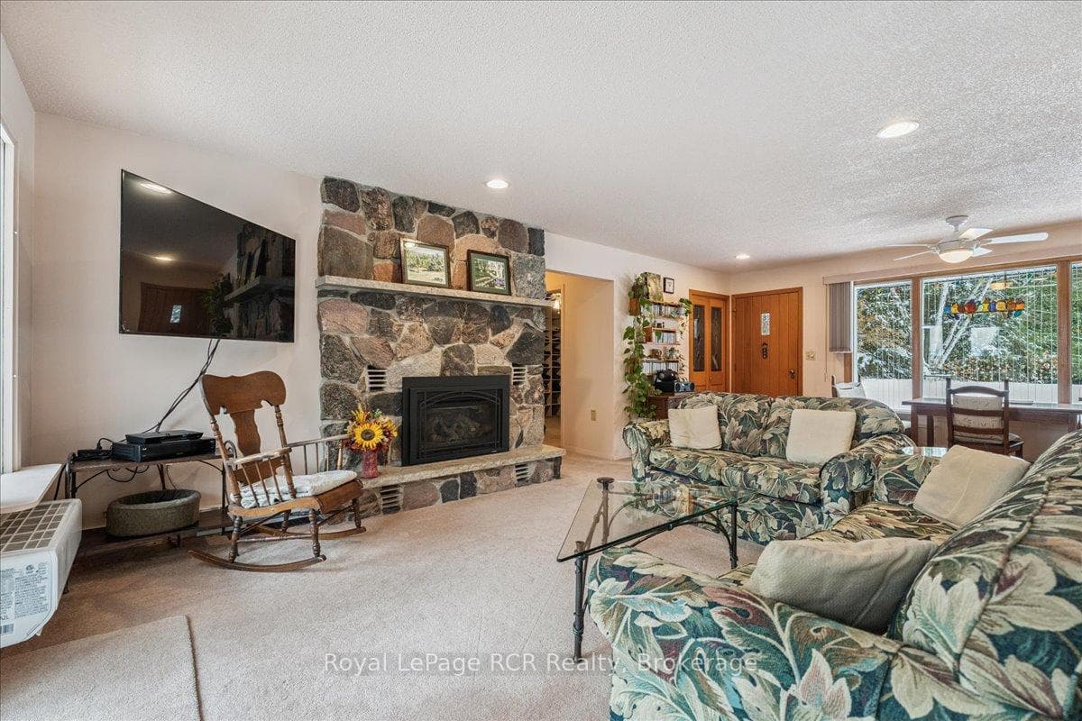 202 Gore Crescent photo 11