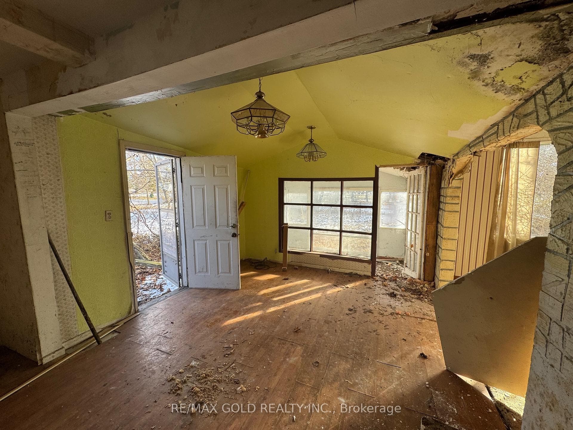 1040 Brook View Avenue photo 3