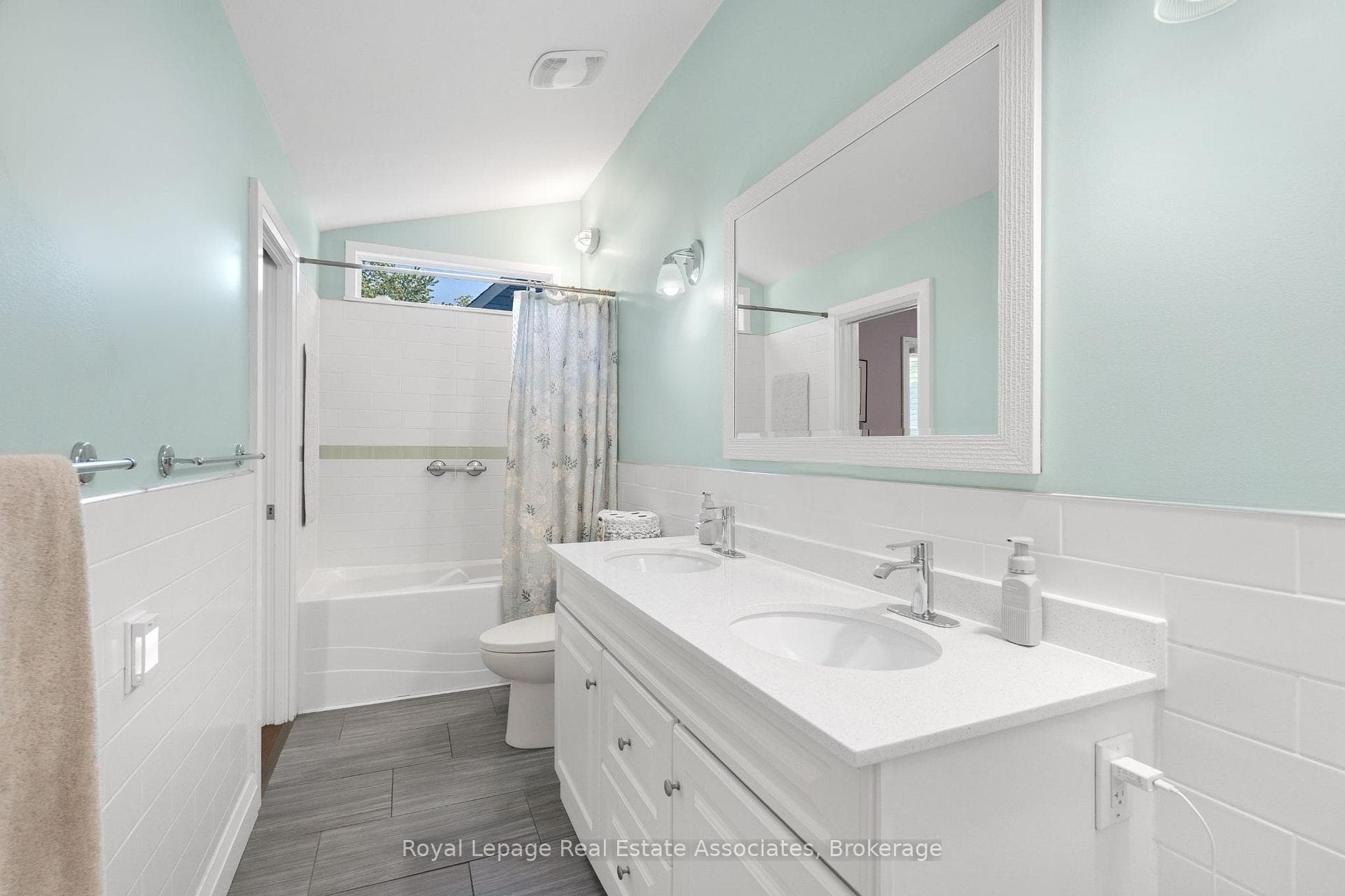54 Frederick Street photo 11
