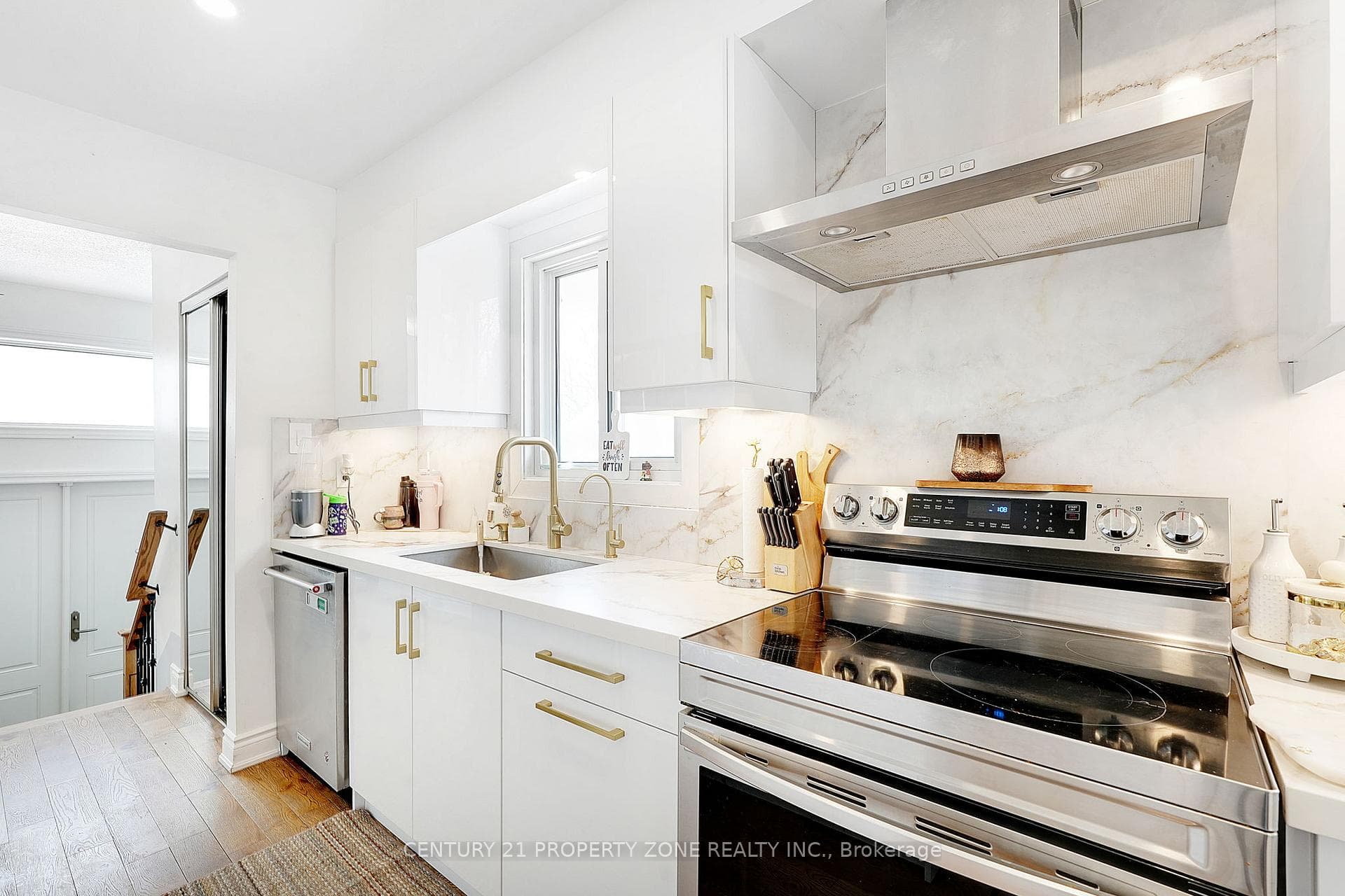 WATERFALL BACKSPLASH