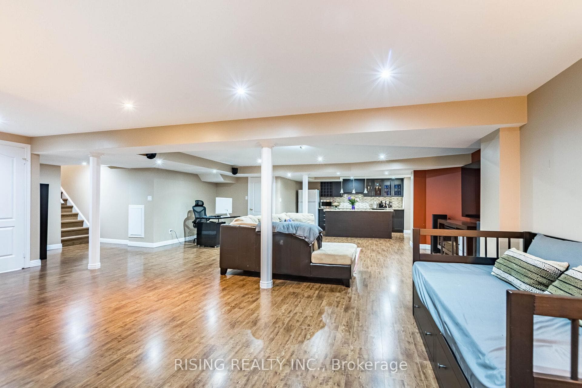 112 Great Lakes Boulevard photo 40