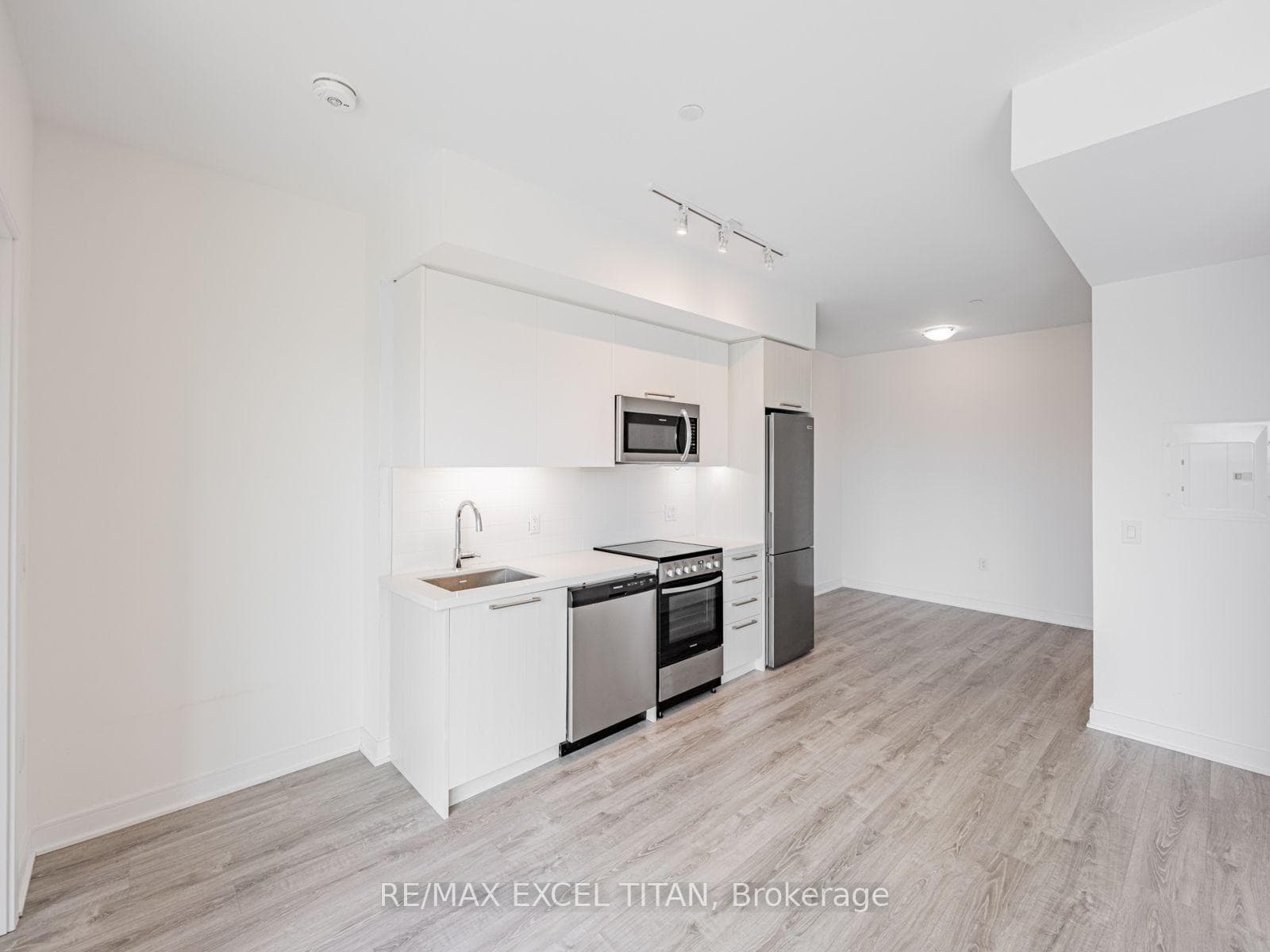 25 Neighbourhood Lane Unit 1012 photo 10