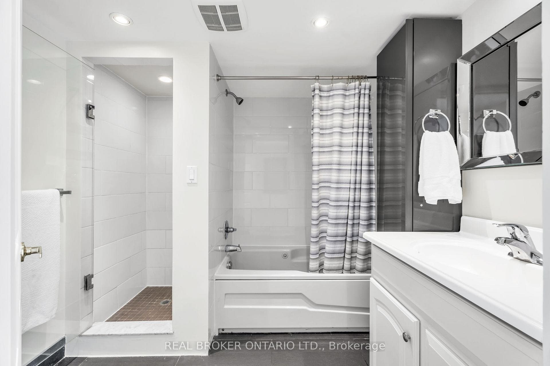 65 Scadding Avenue Unit 820 photo 18