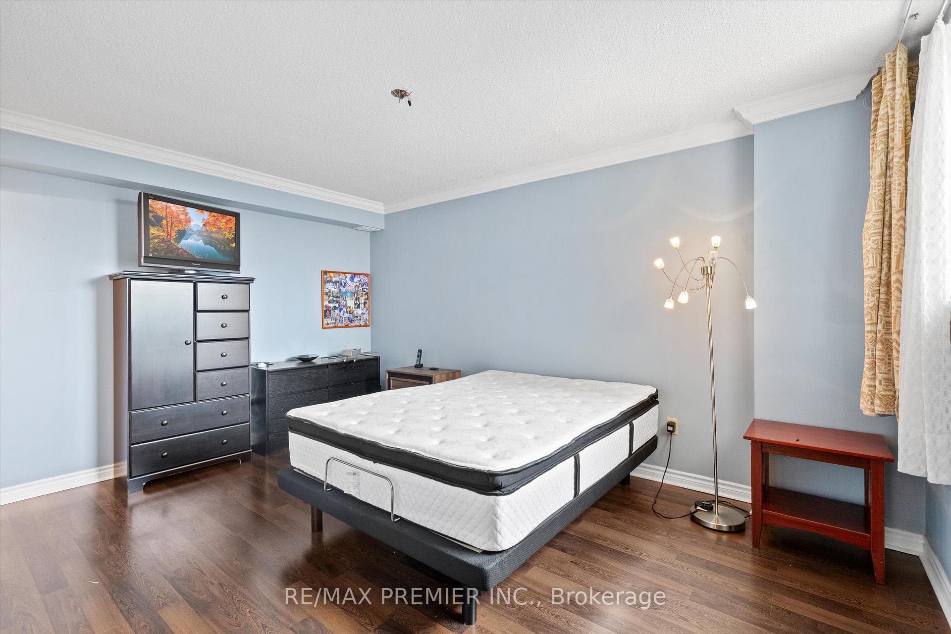 240 Scarlett Road Unit 711 photo 17