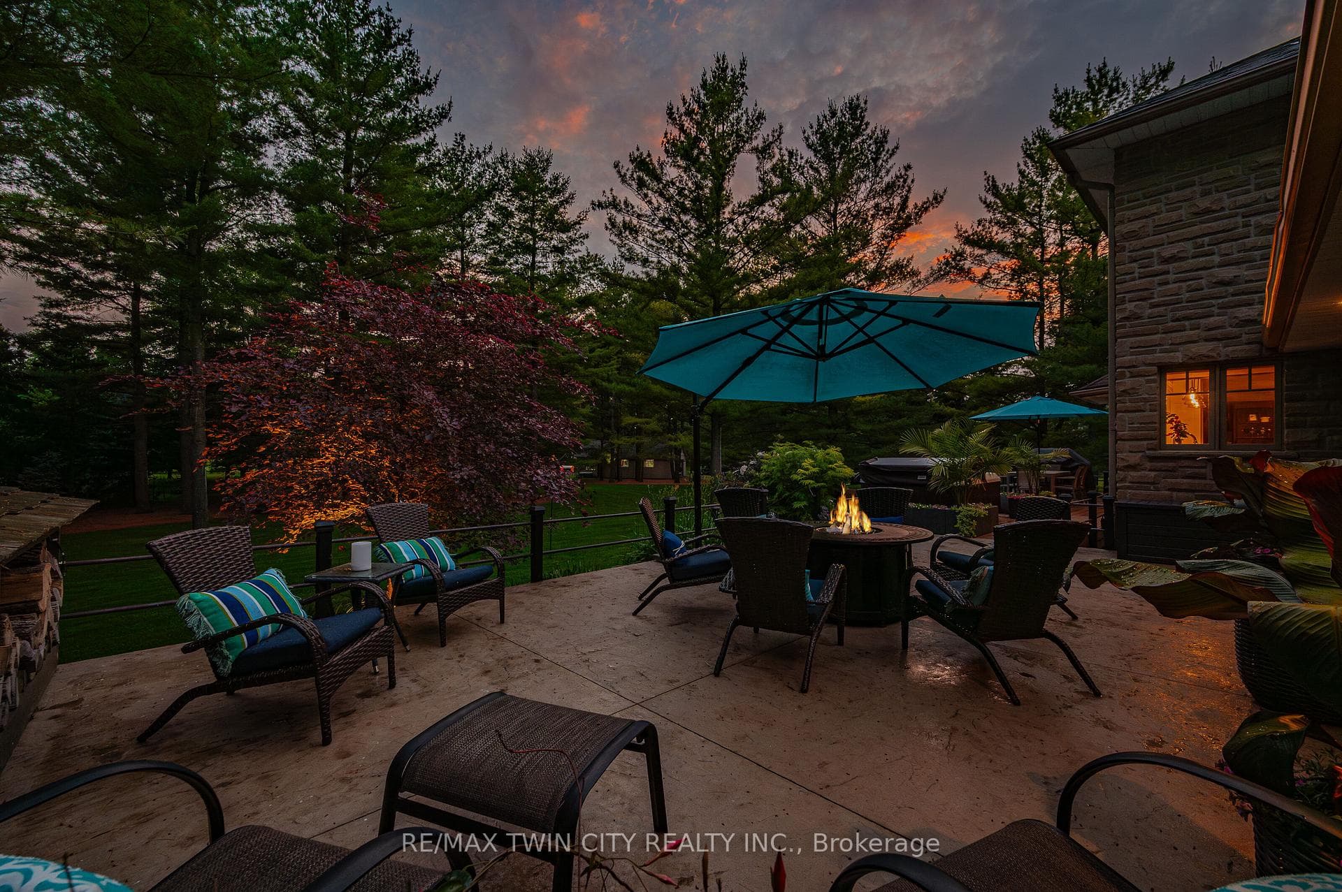 9 Grand River Drive photo 37