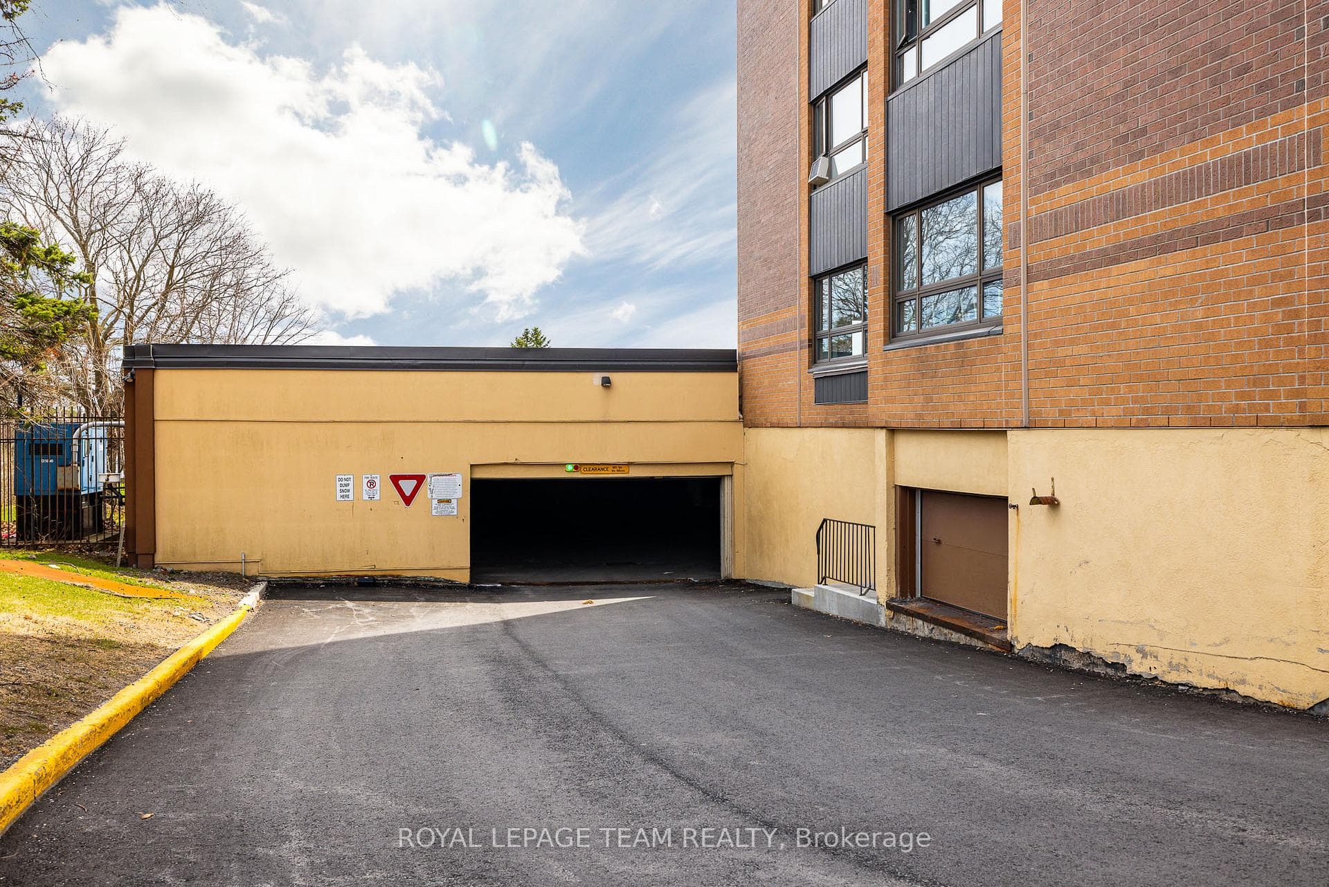 1356 Meadowlands Drive Unit 701 photo 28