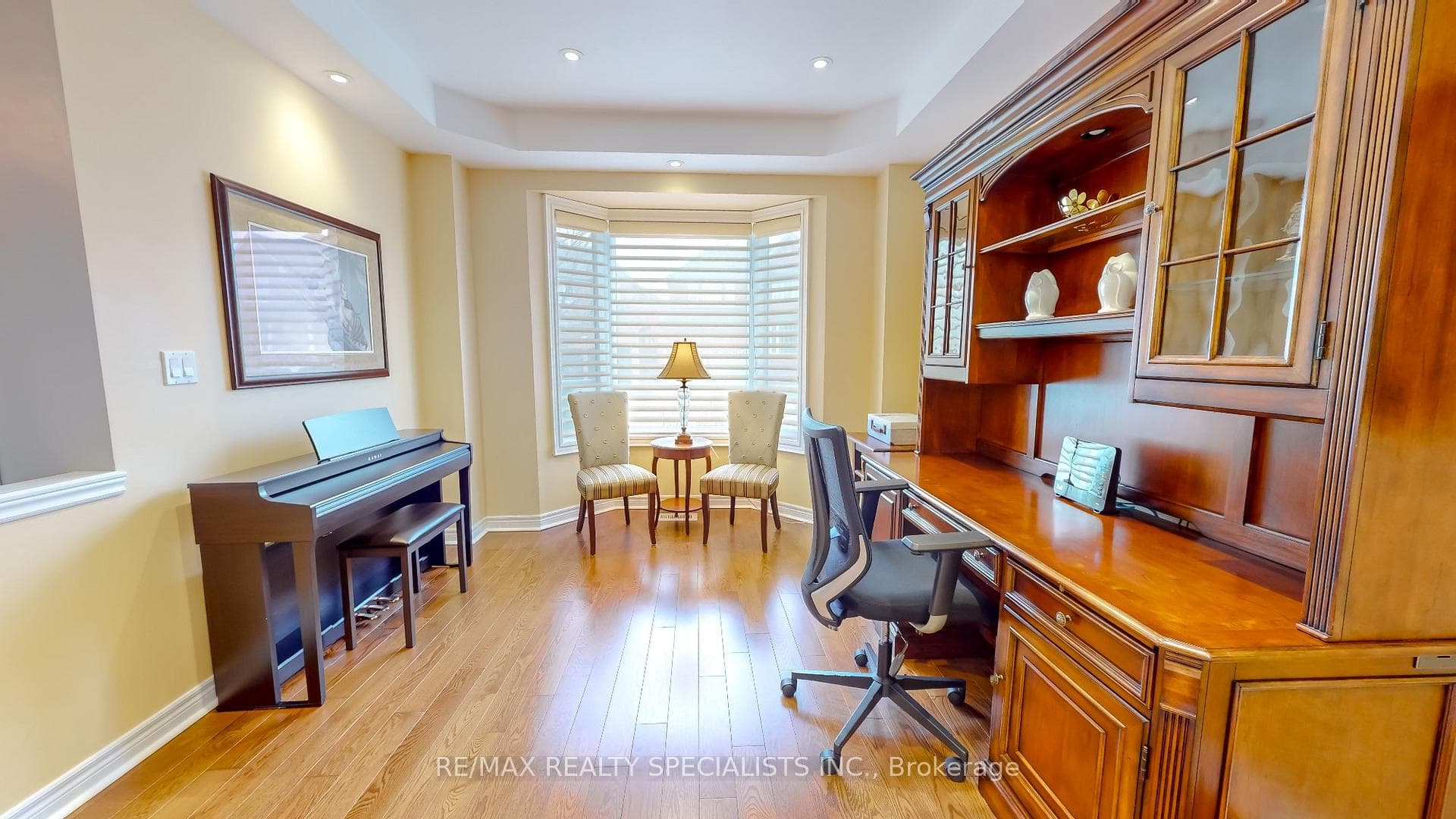 3090 Splendour Place photo 4