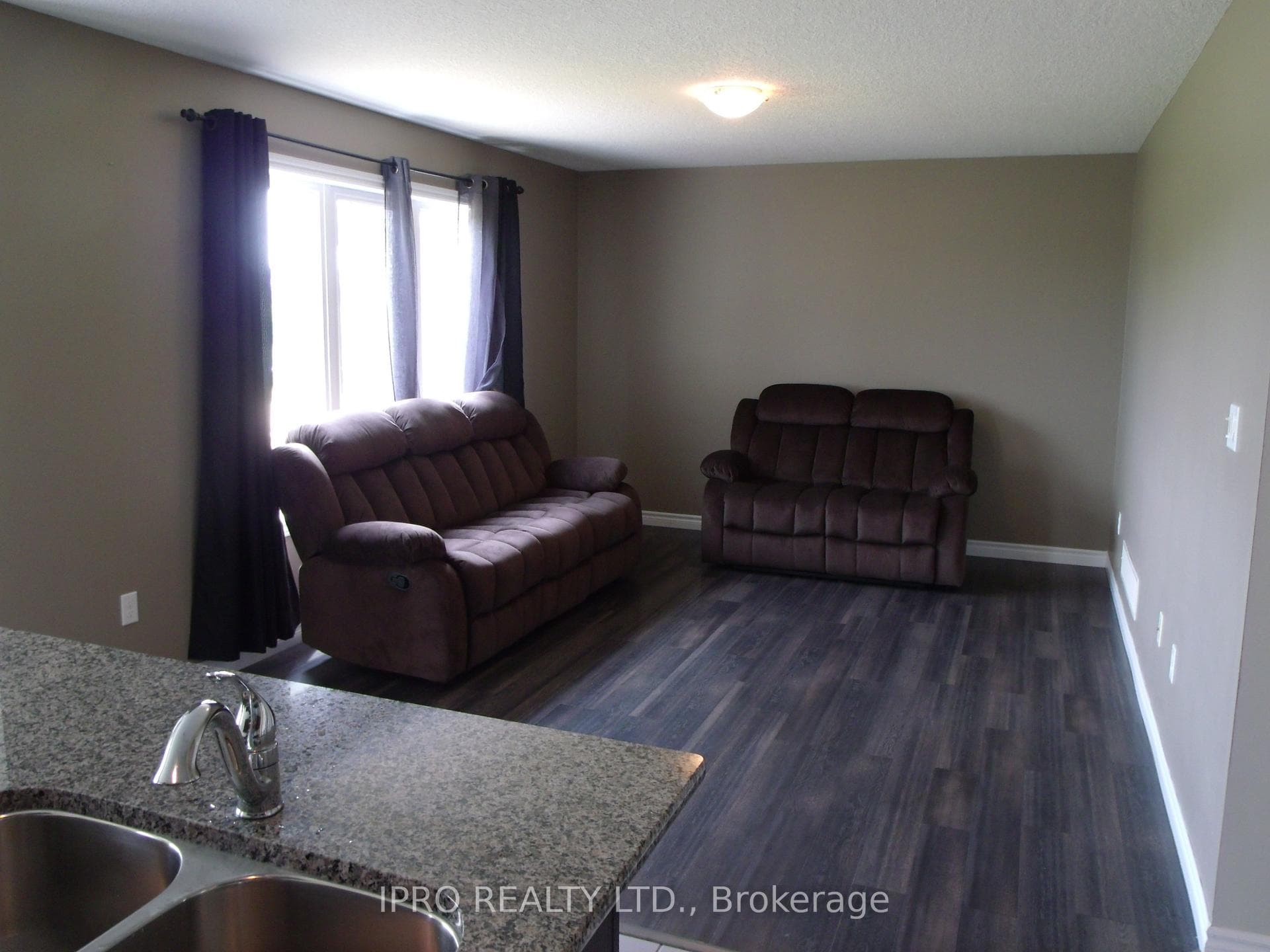 1372 Cane Avenue photo 4