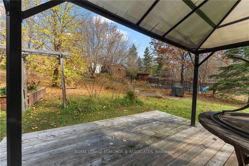 165 BONNECHERE Street photo 22