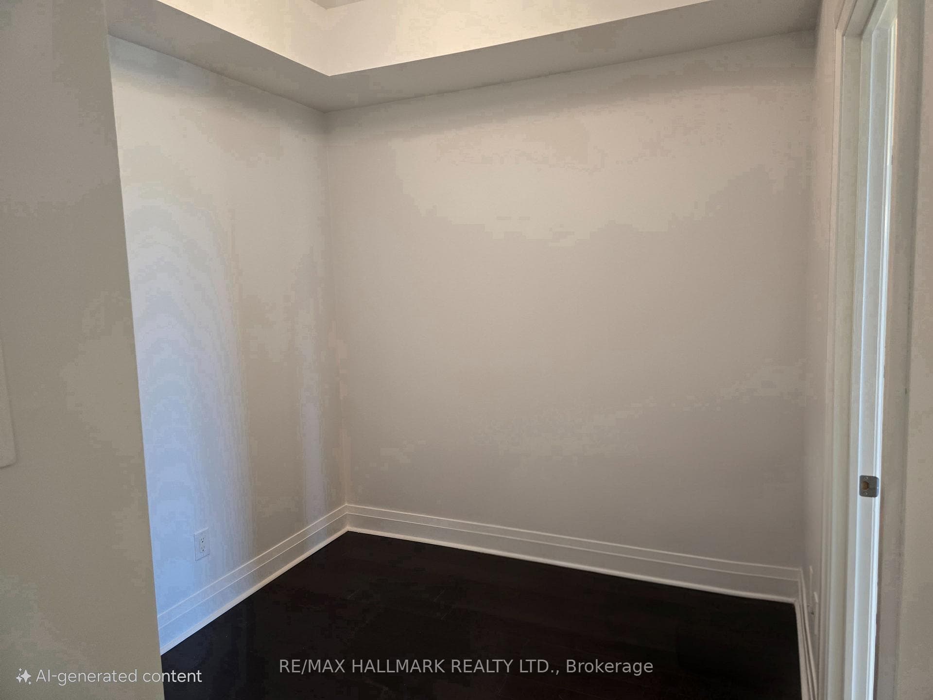 Spacious Den 2nd Bed / Office