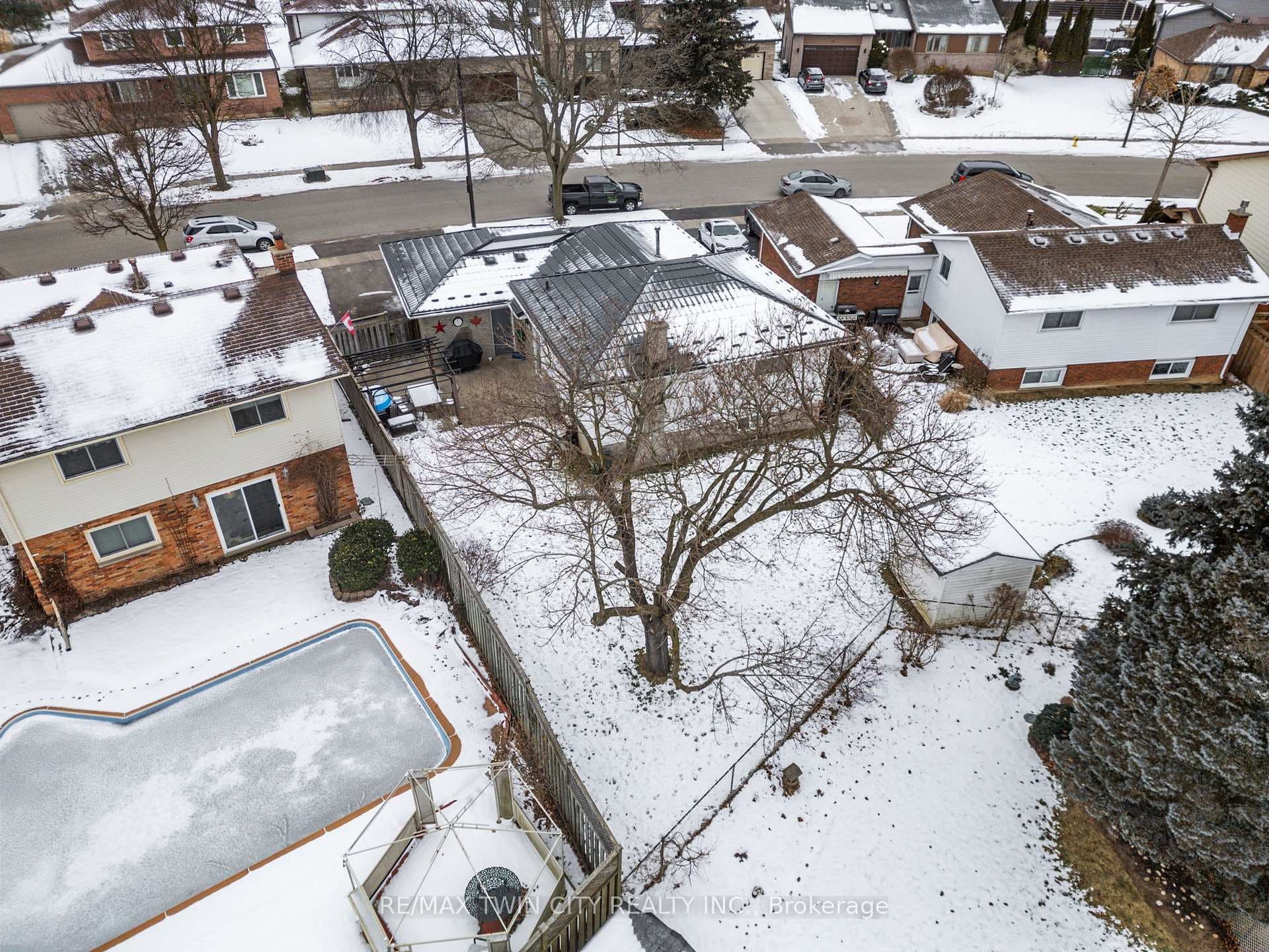 114 Greenfield Road photo 42