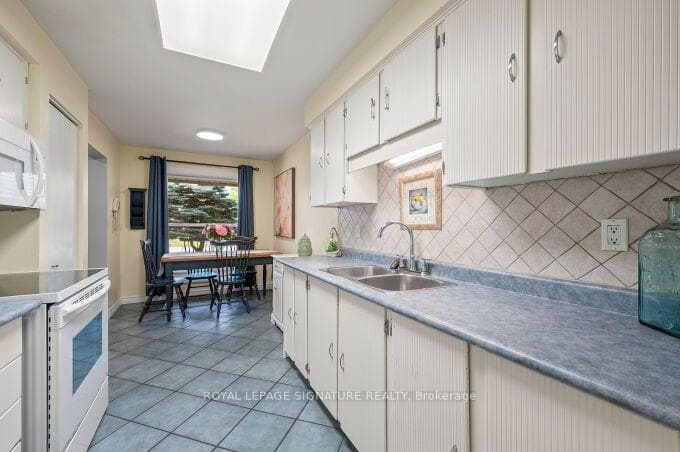4212 Stonemason Crescent photo 16