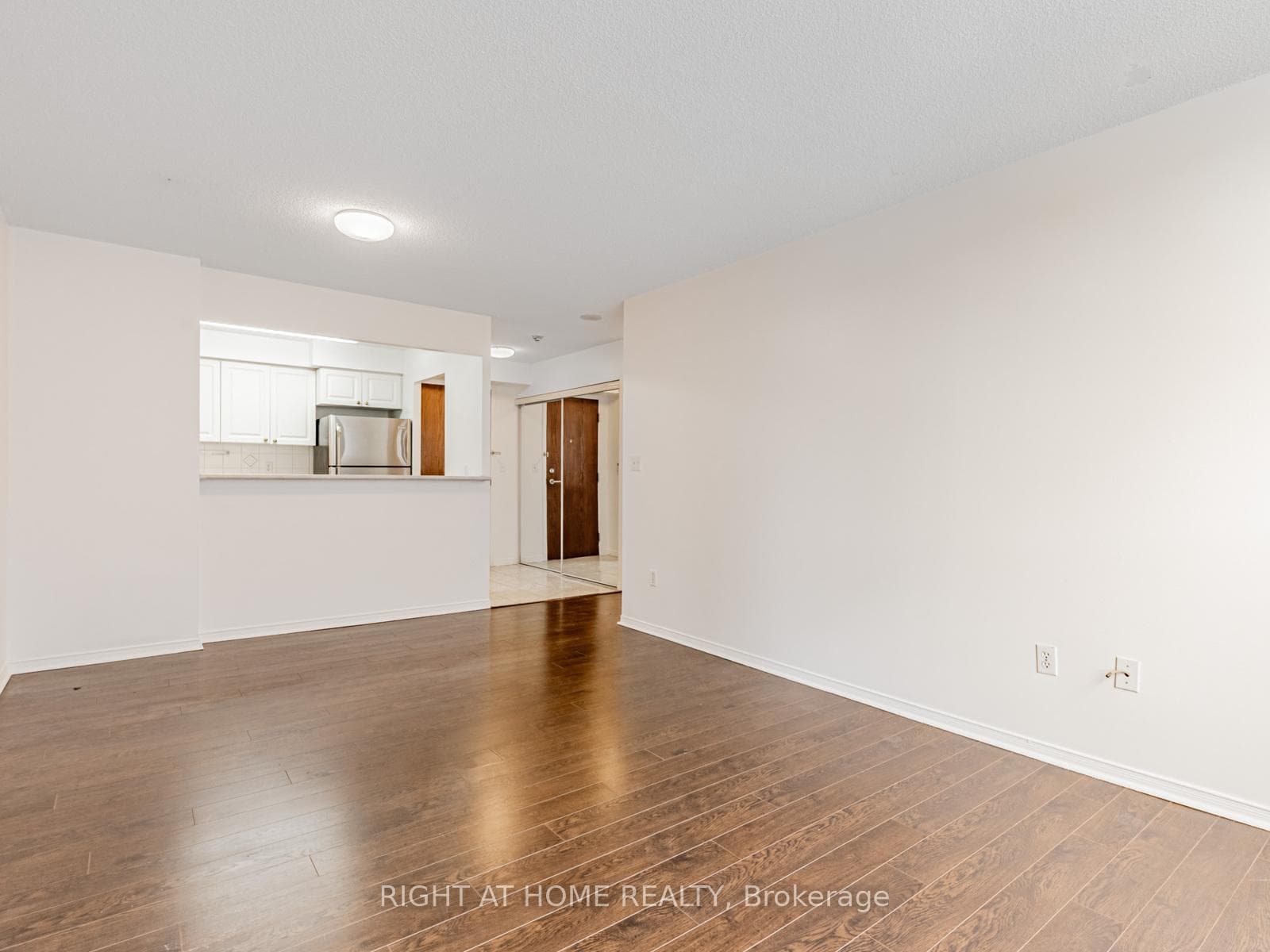 29 Pemberton Avenue Unit 908 photo 9
