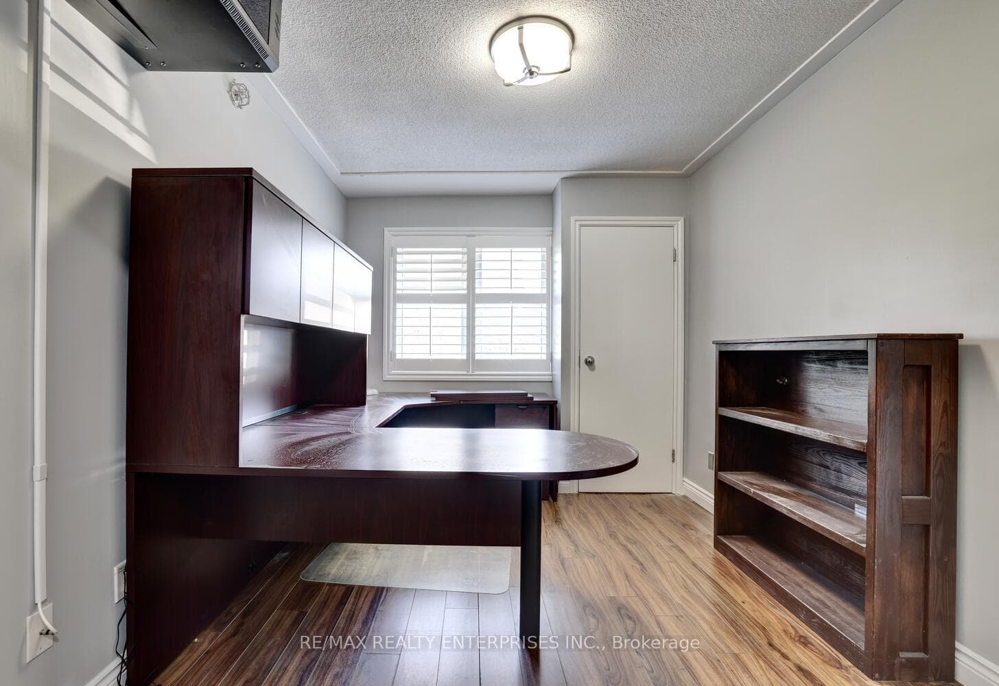 1751 Queen Street photo 10