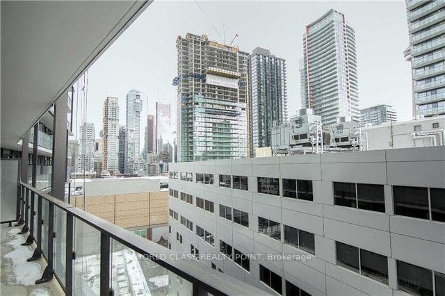 125 Peter Street Unit 913 photo 6