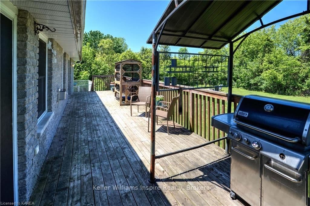 25 SPRINGBROOK Drive photo 40