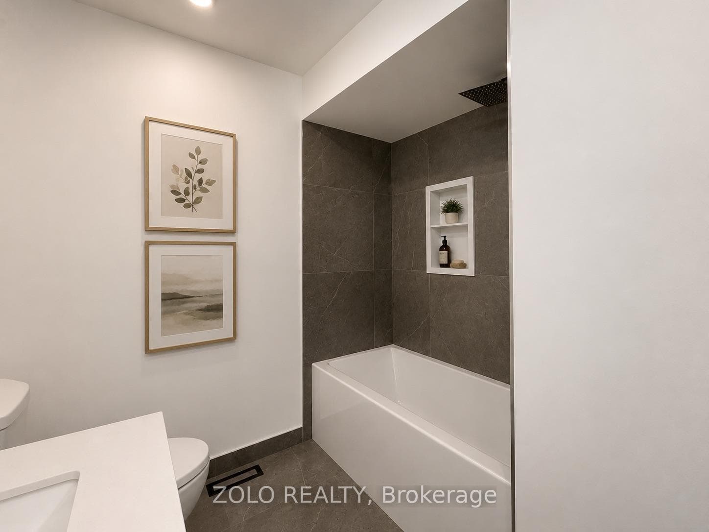 Common bathroom - Upper floor