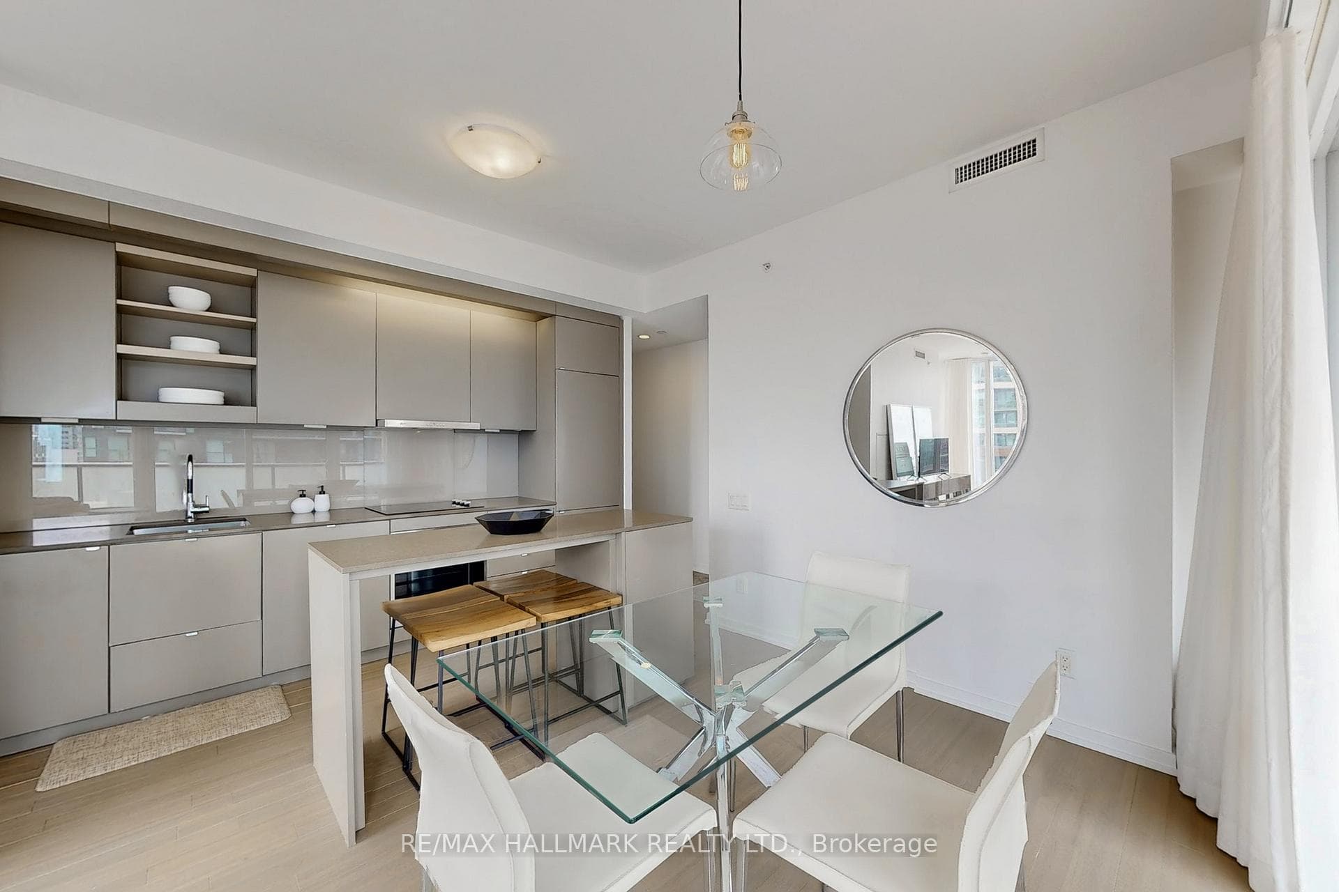 101 Peter Street Unit 1409 photo 7