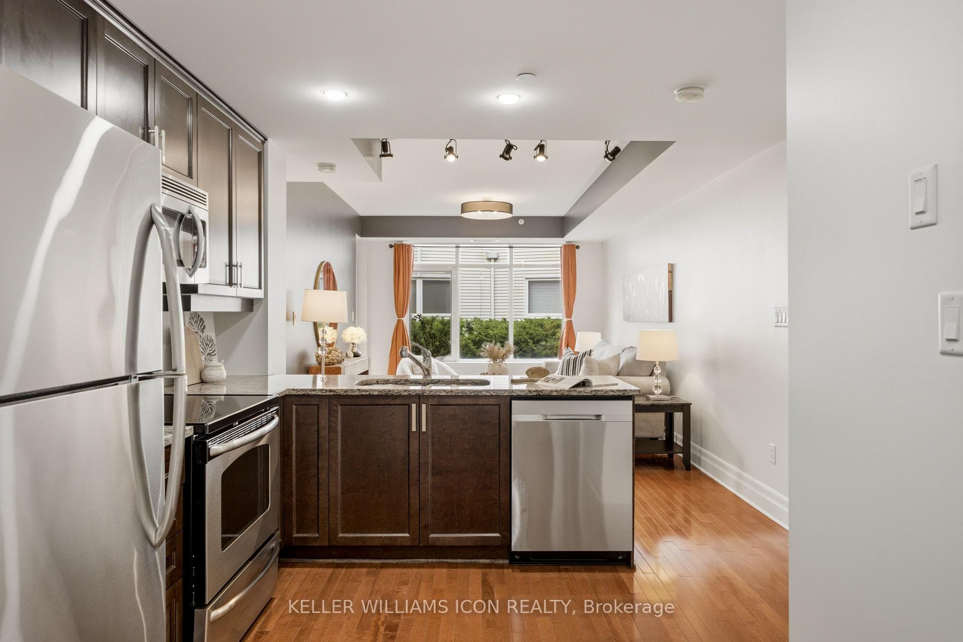 950 Marguerite Avenue Unit 213 photo 6