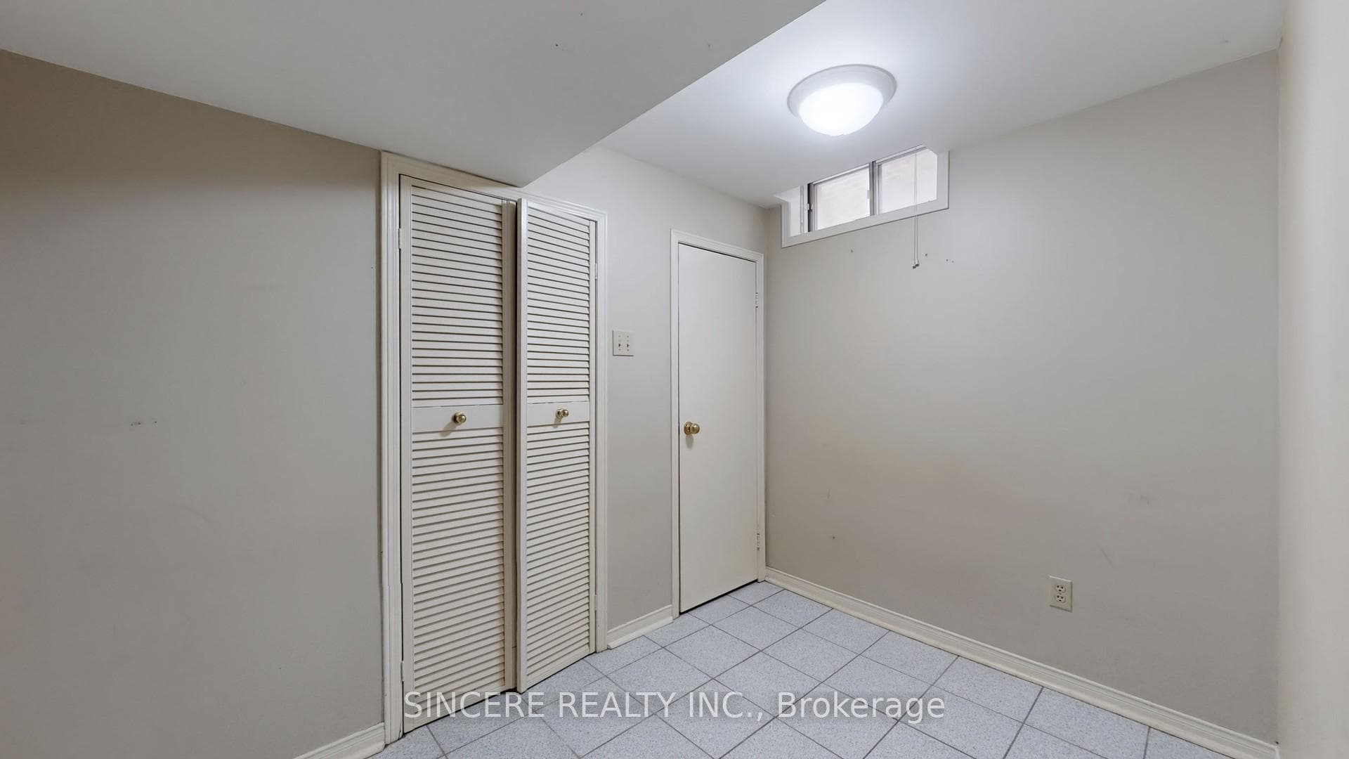55 Sterling Crescent photo 36