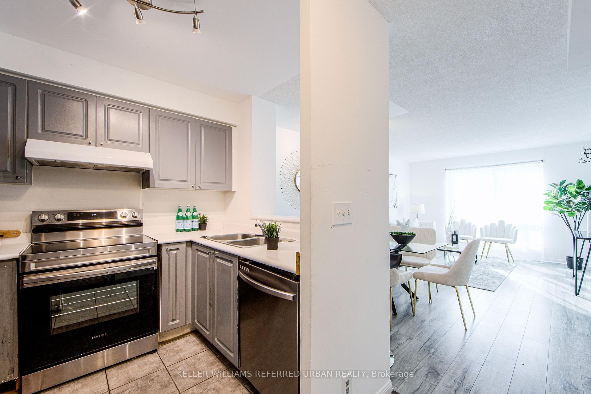 11 Lee Centre Drive Unit 703 photo 3