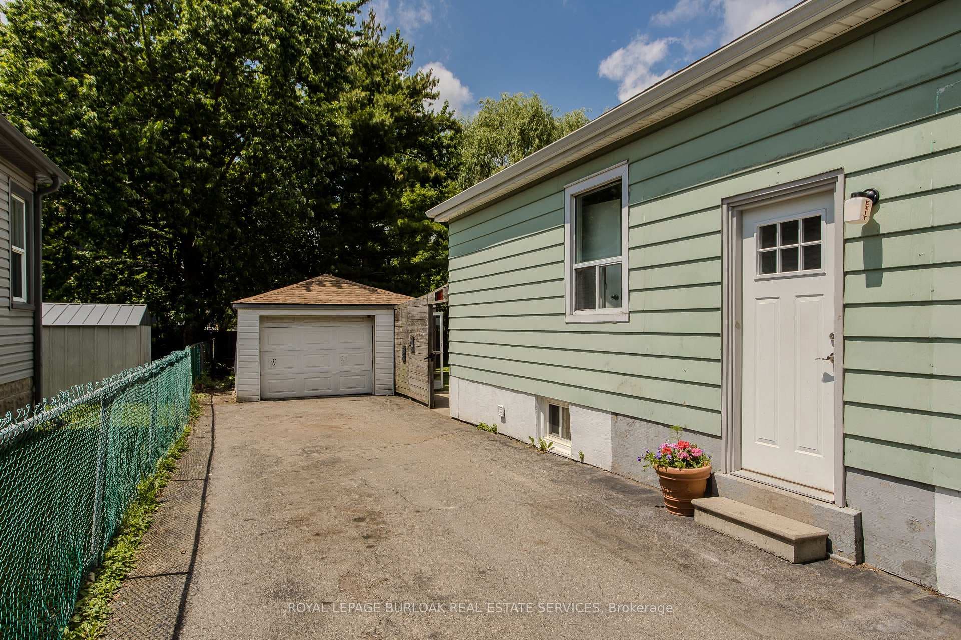 456 East 42nd Street photo 29