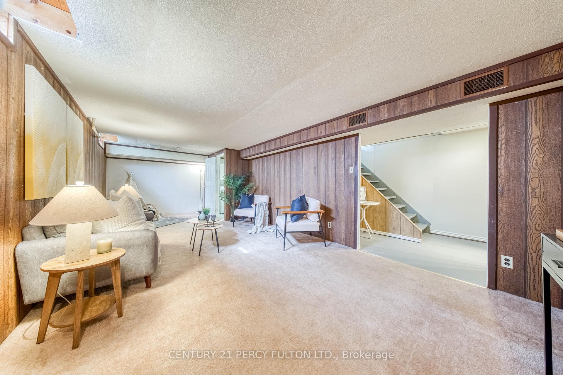 1323 Fenelon Crescent photo 30