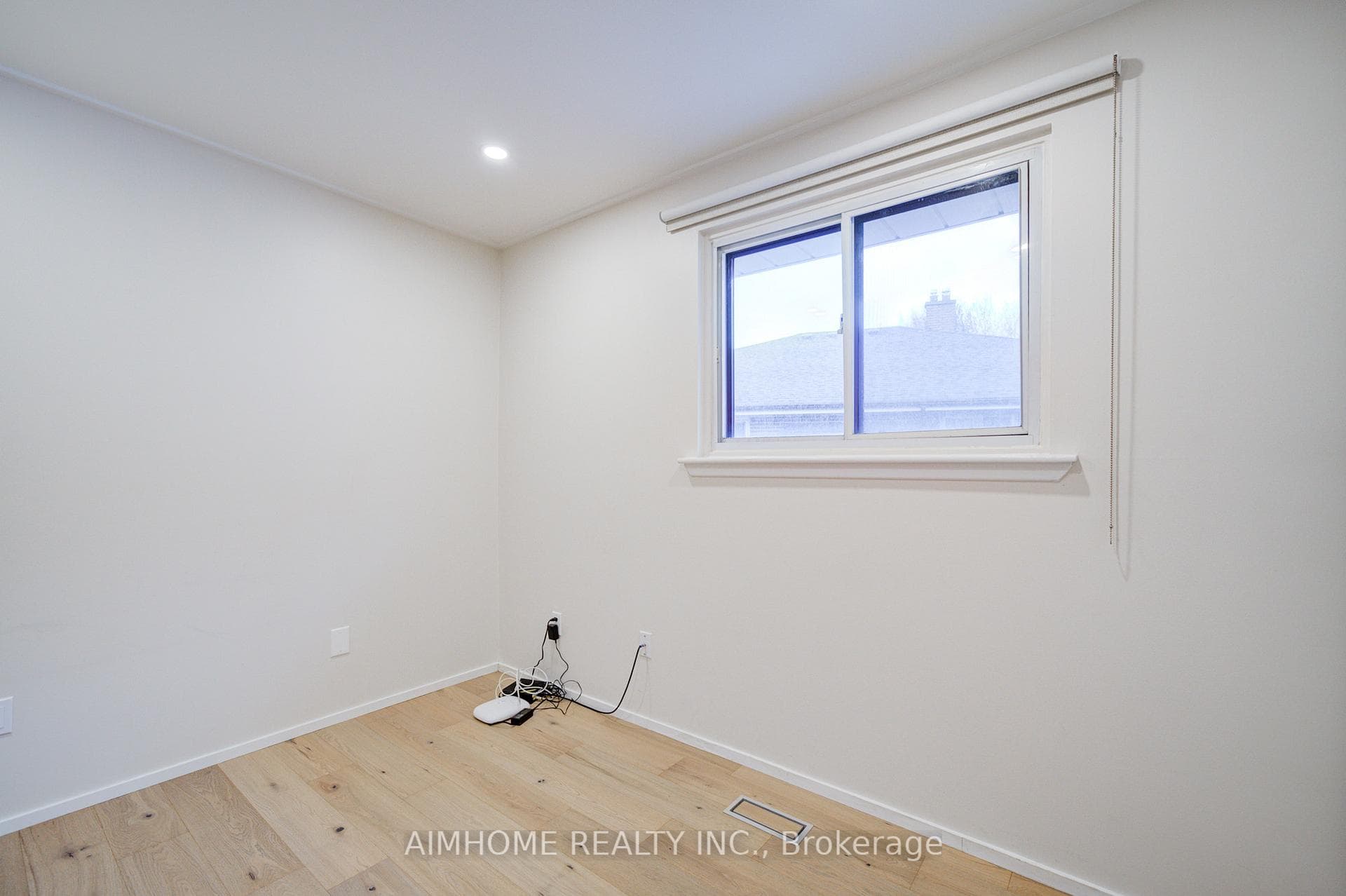 101 Marbury Crescent photo 27