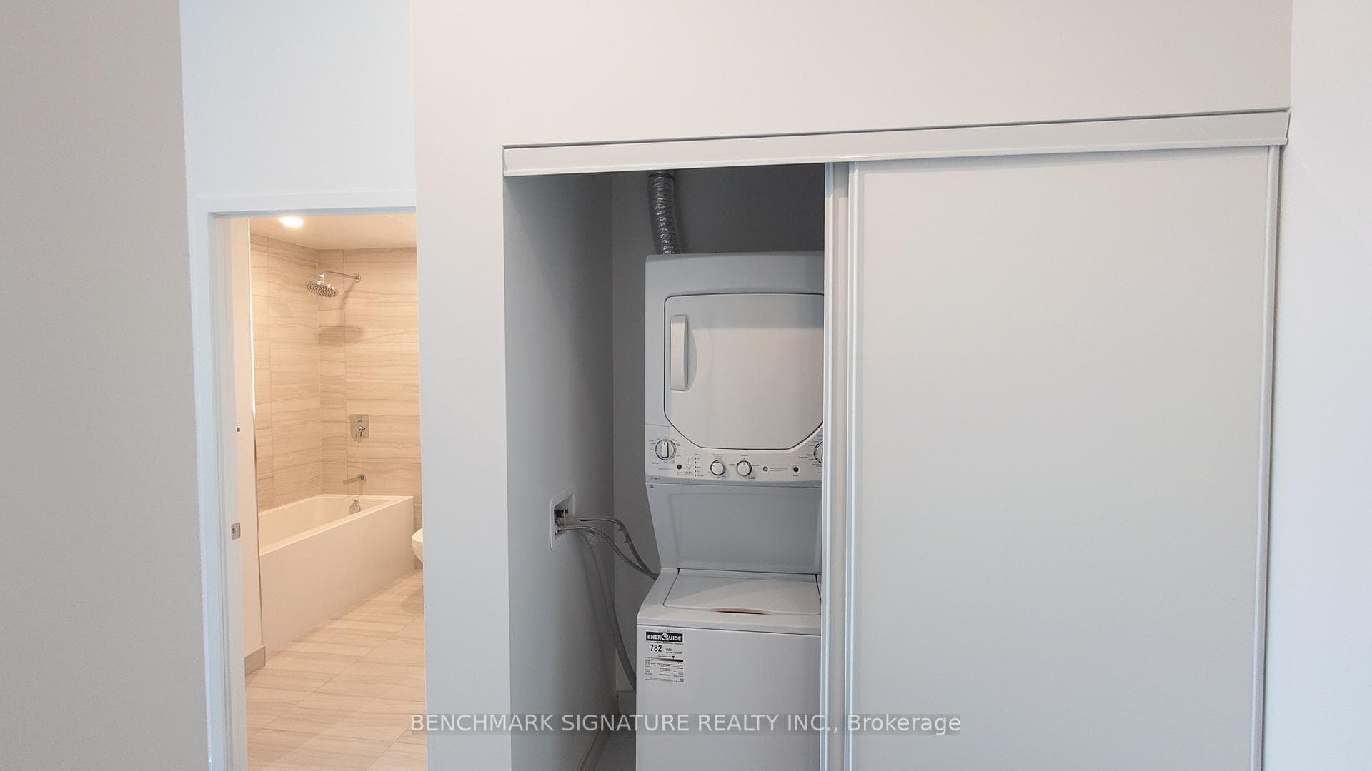 285 Dufferin Street Unit 512 photo 7