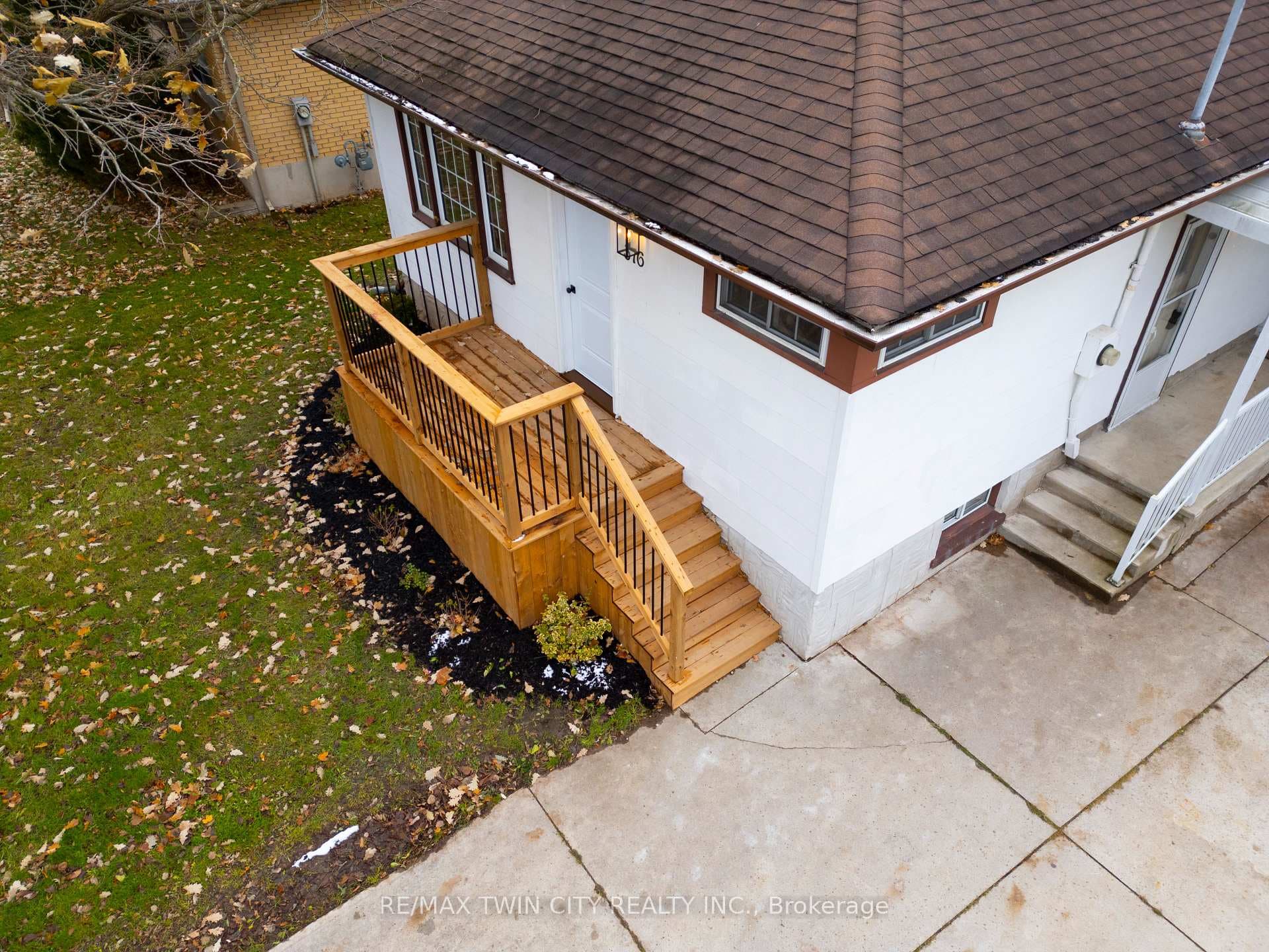 376 Peel Street photo 39