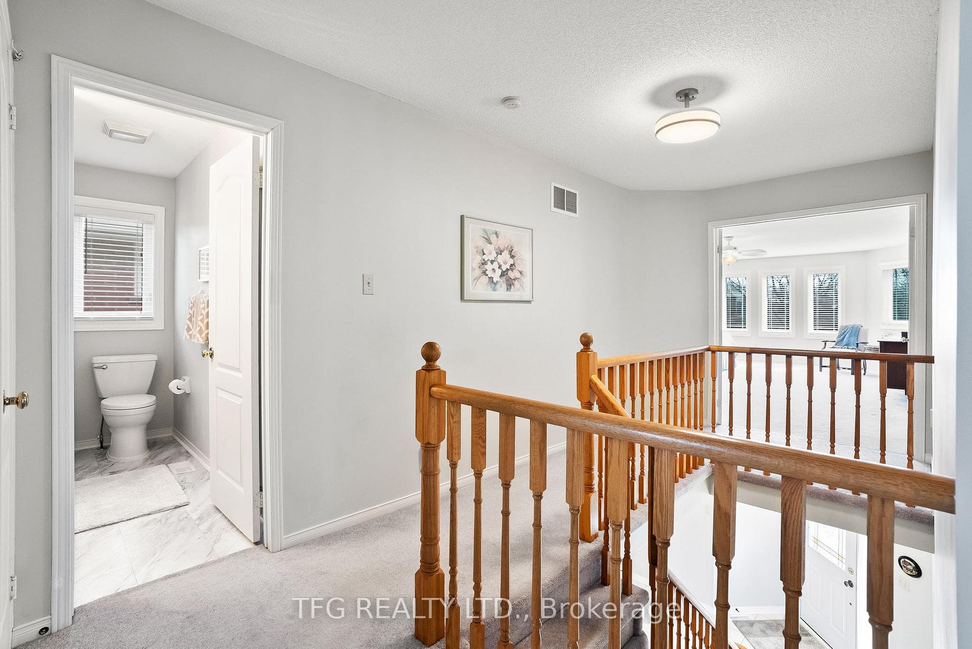 99 Fernlea Crescent photo 32