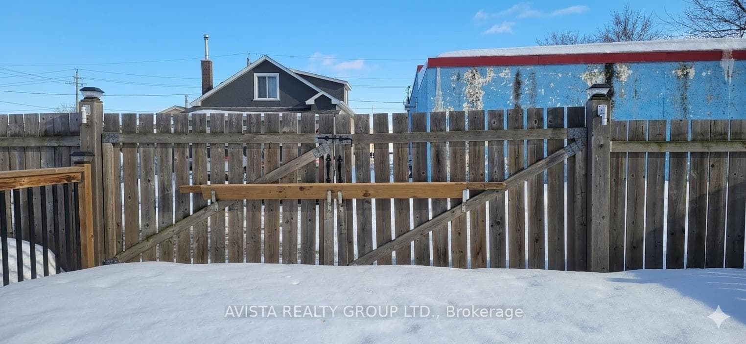 211 McCulloch St photo 34