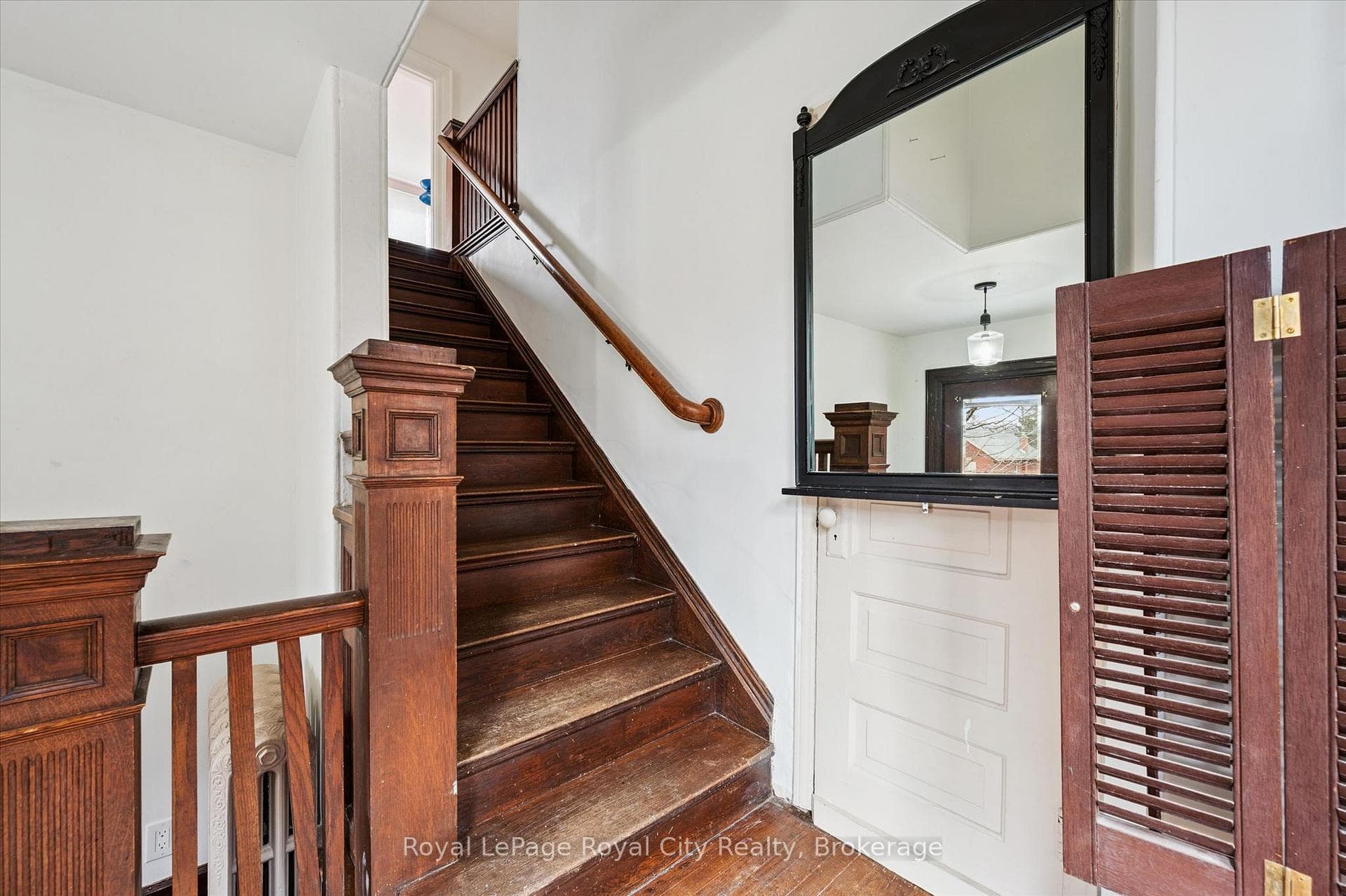 467 Woolwich Street Unit Upper photo 4