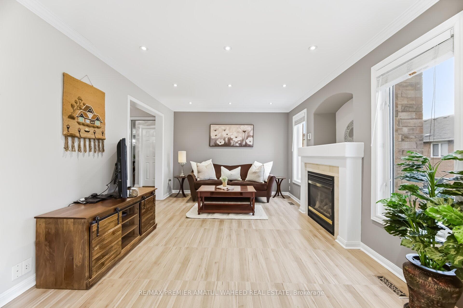 246 Equator Crescent photo 16