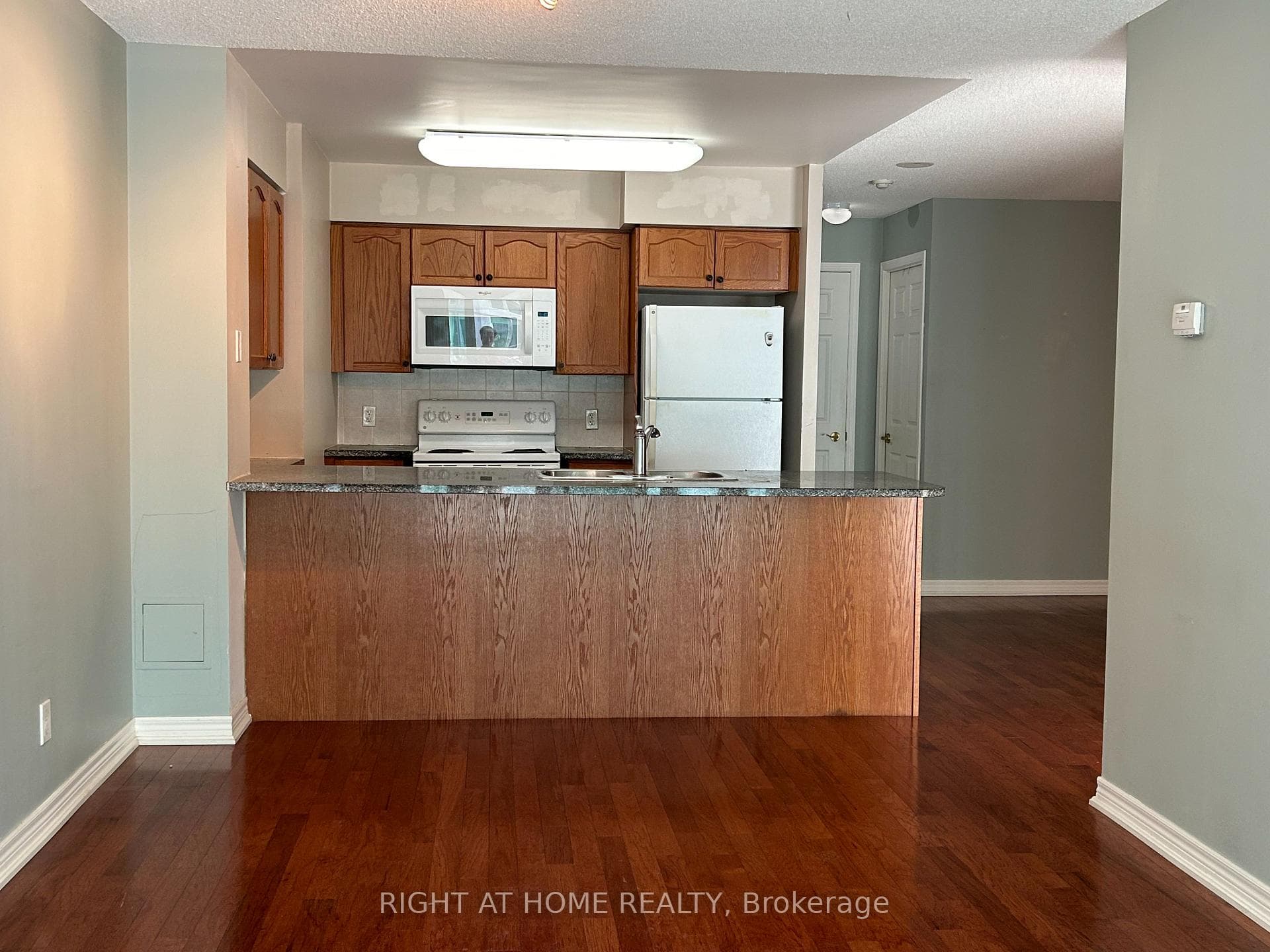 30 Grand Trunk Crescent Unit 1515 photo 6