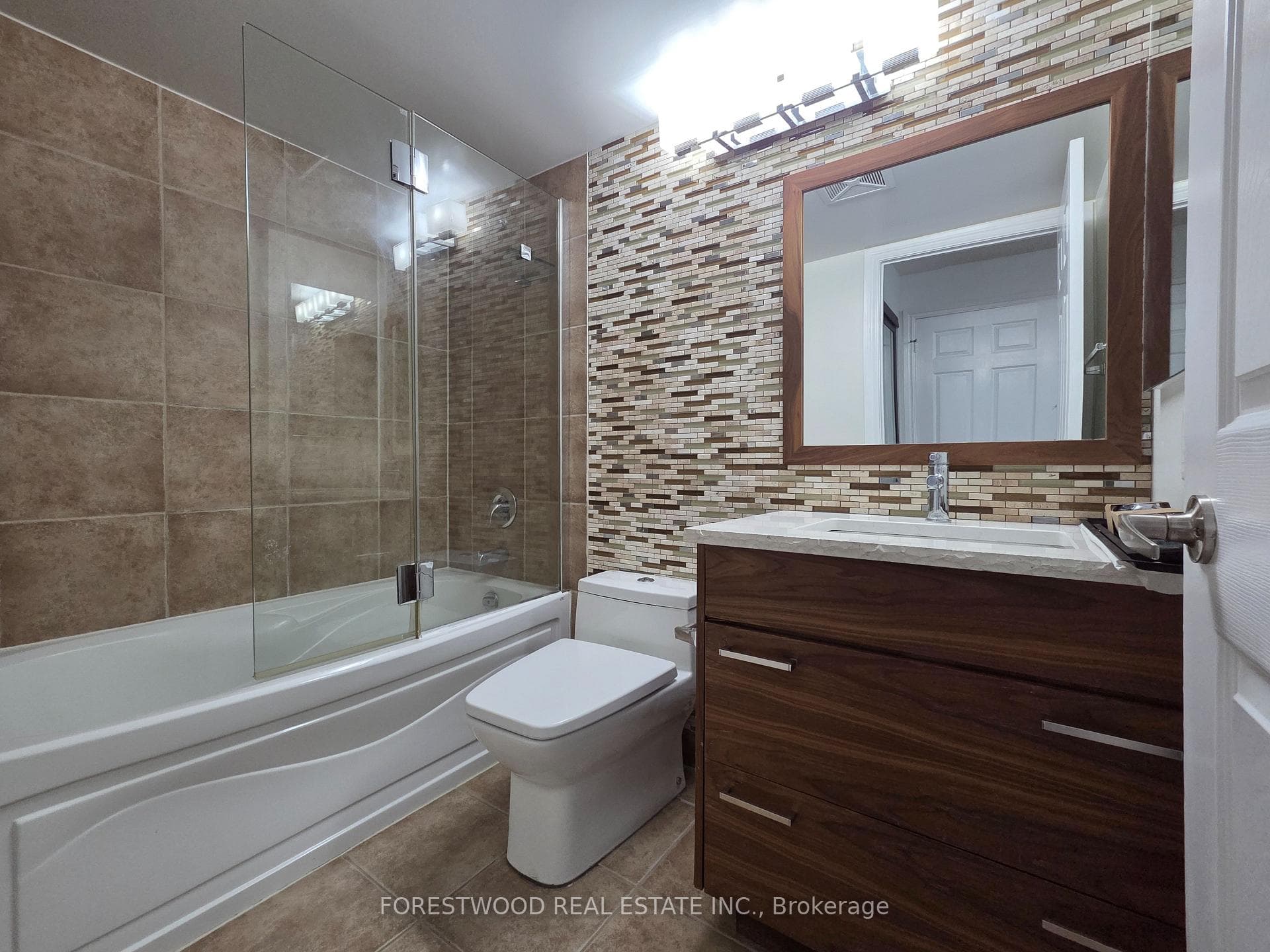 310 Burnhamthorpe Road Unit 3303 photo 11
