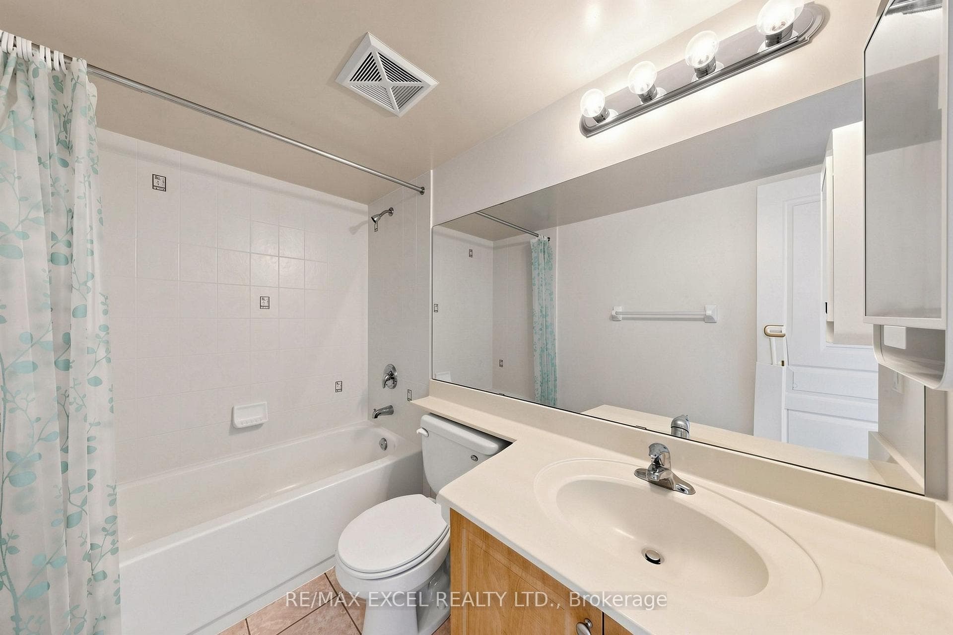 350 Red Maple Road Unit 508 photo 26