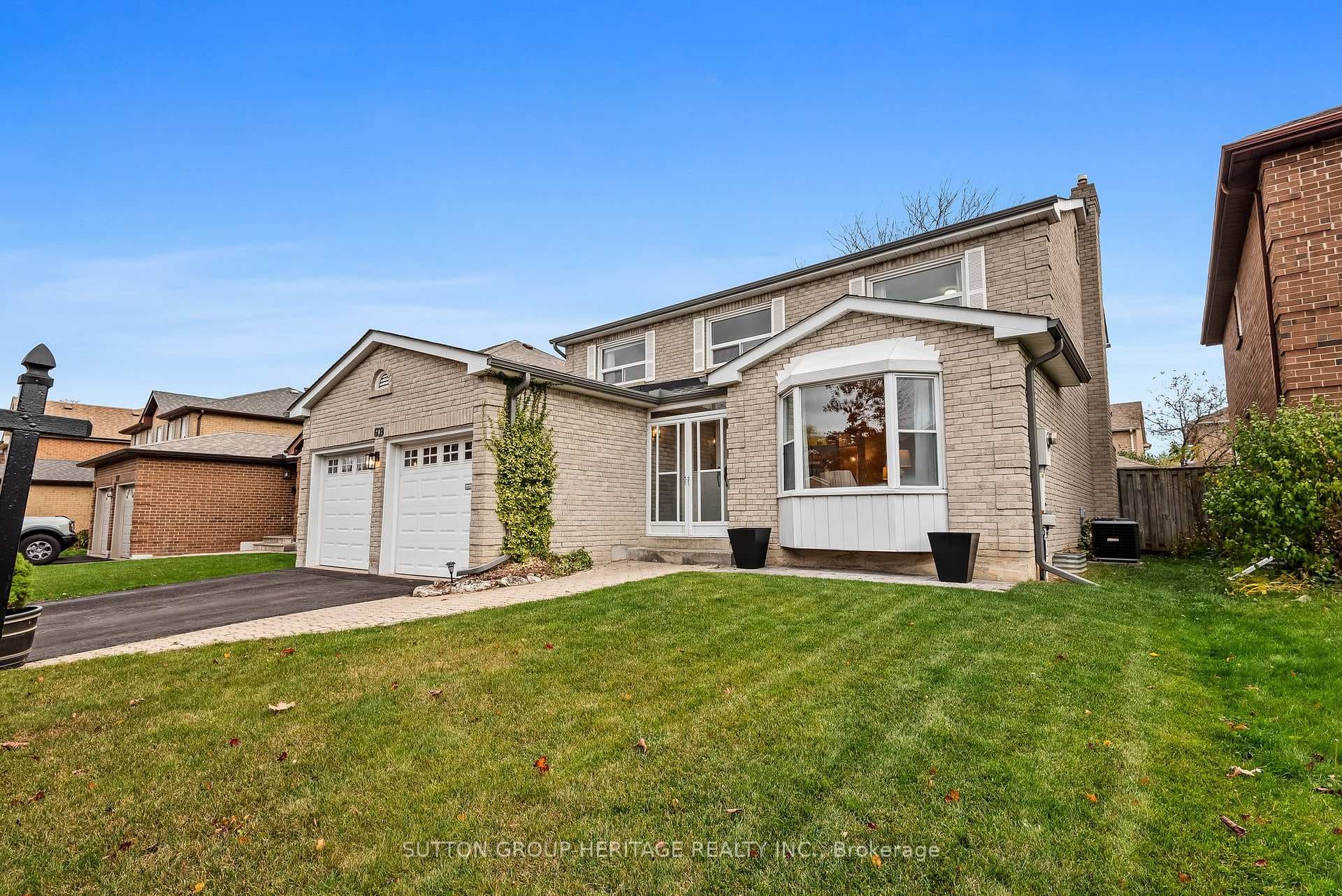 609 Amberwood Crescent photo 3
