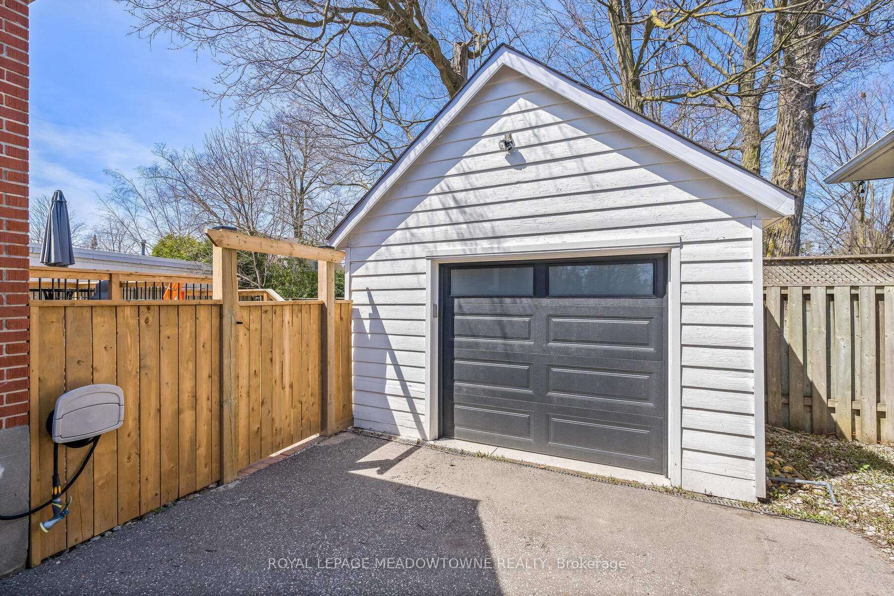 284 Maple Avenue photo 30