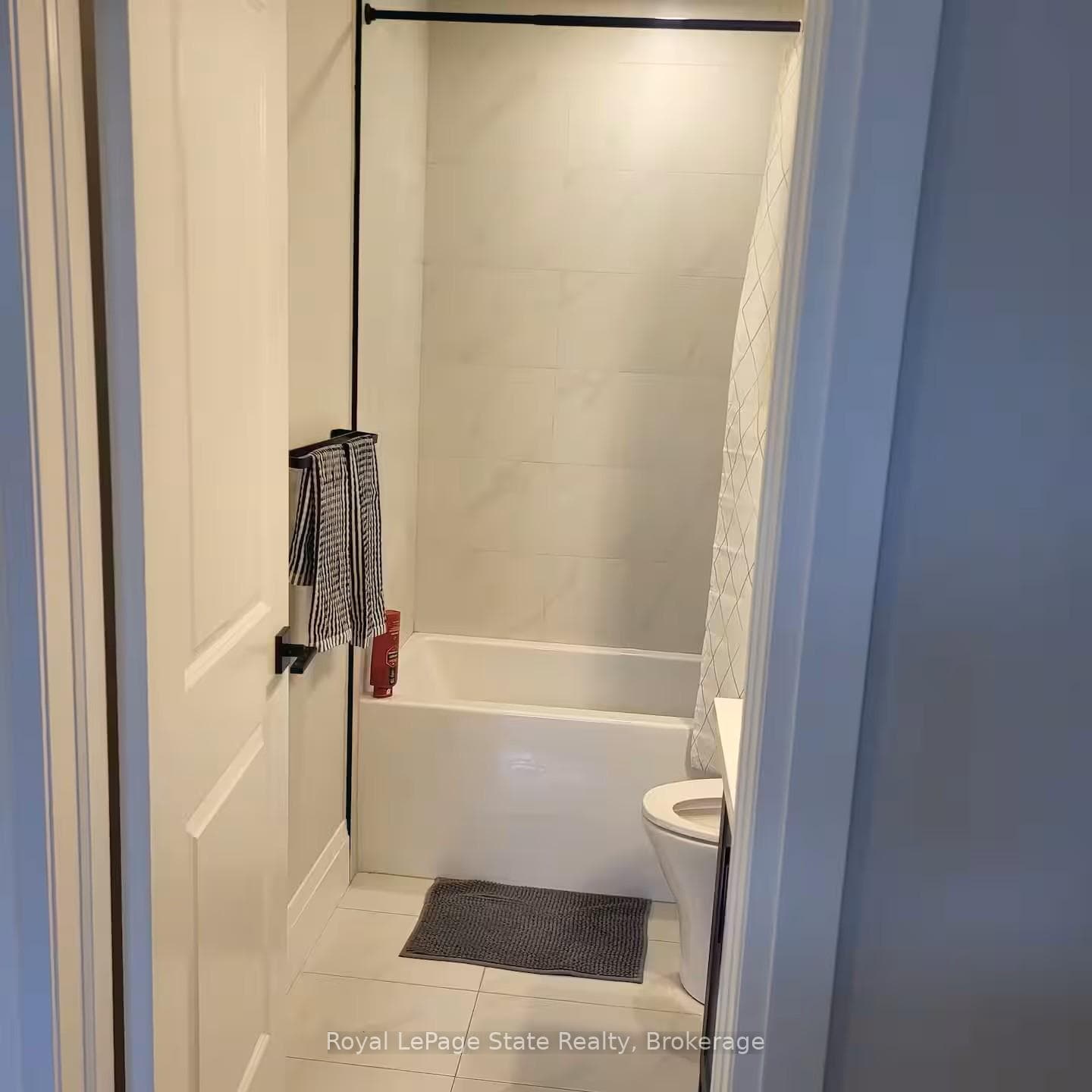 132 Hodgkins Avenue Unit Lower photo 3