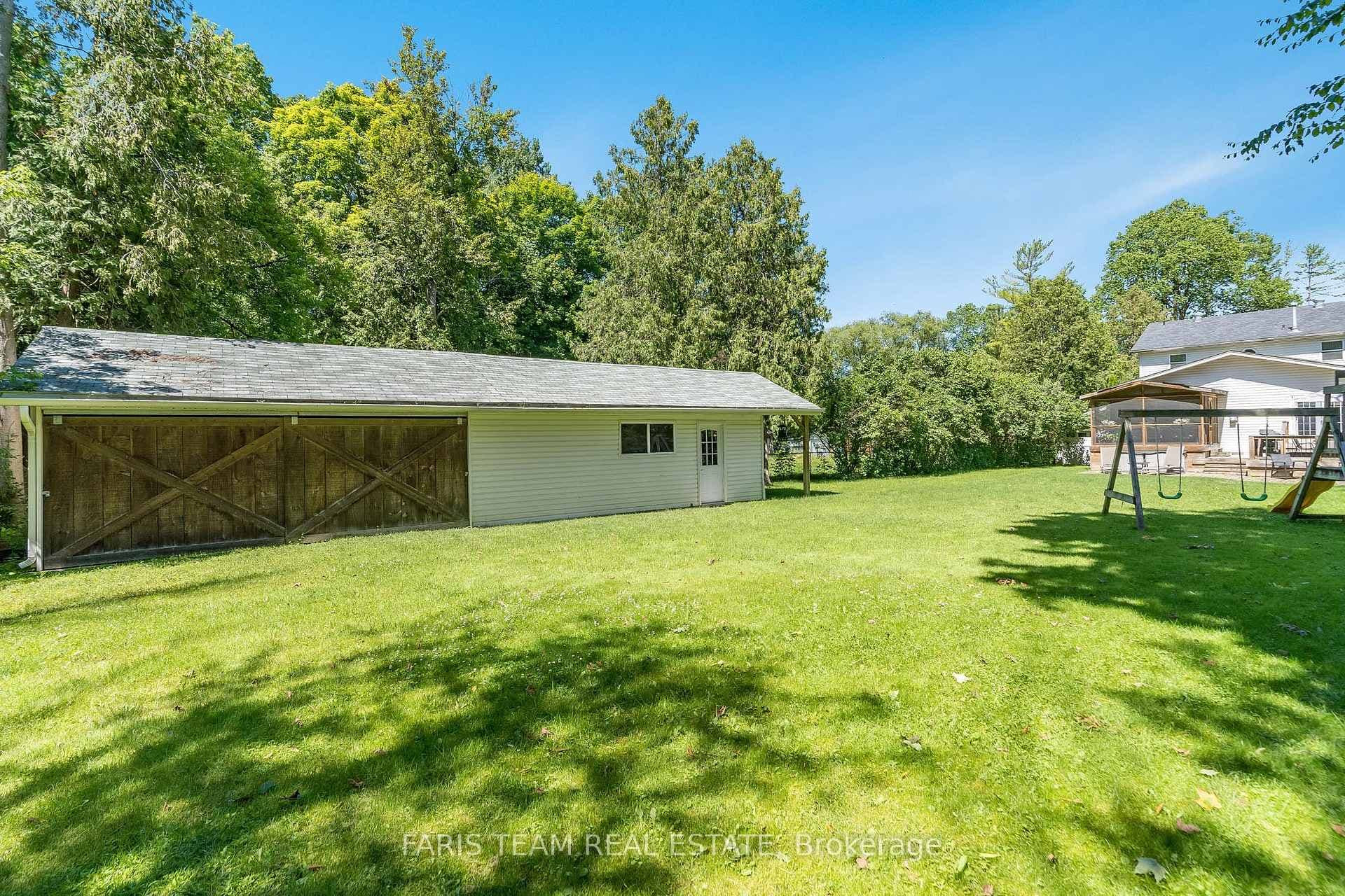 964 Corner Avenue photo 29