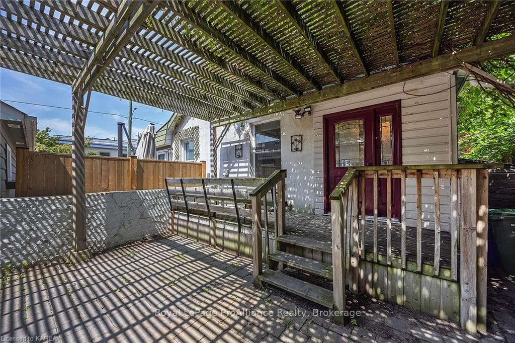 46 ORDNANCE Street photo 45
